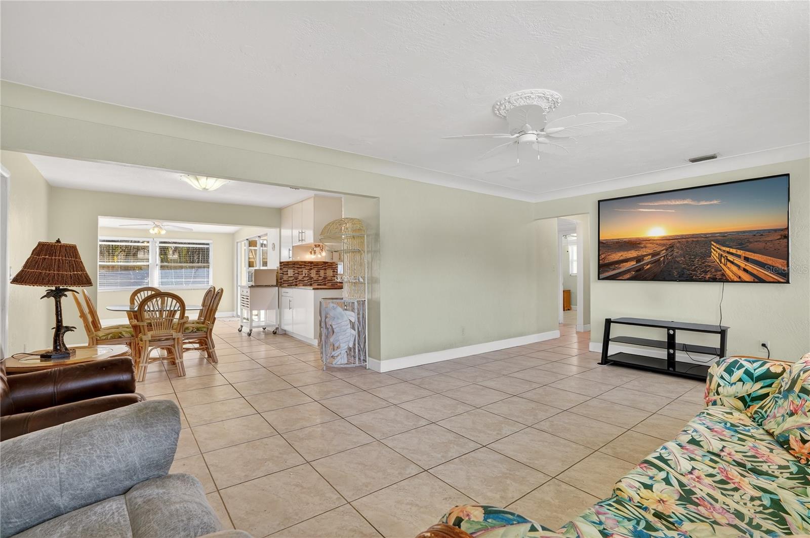 Image 6 of 39 For 2962 8th Avenue Sw