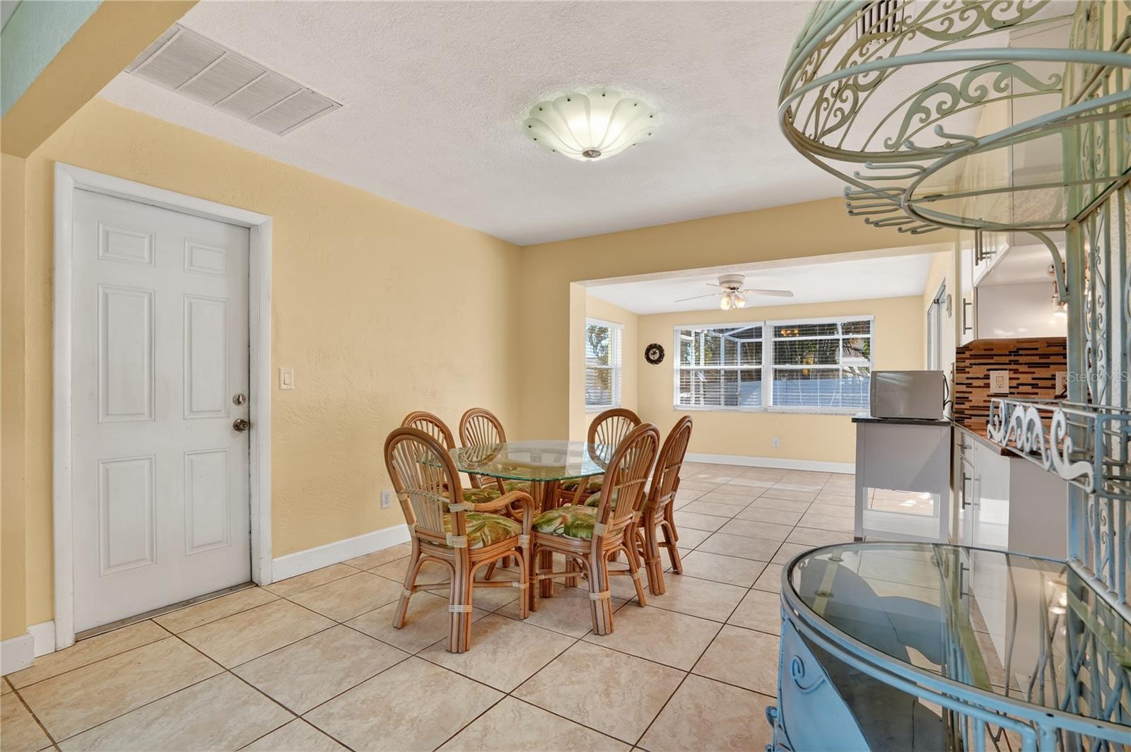 Image 8 of 39 For 2962 8th Avenue Sw