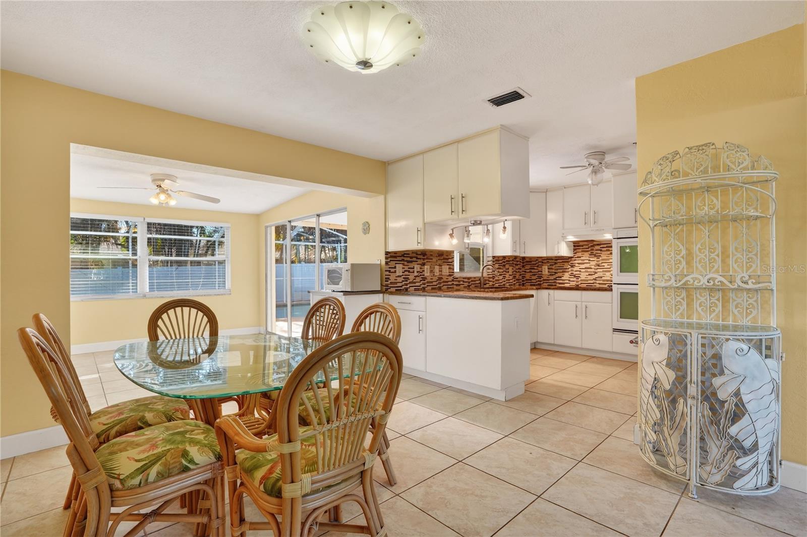 Image 9 of 39 For 2962 8th Avenue Sw