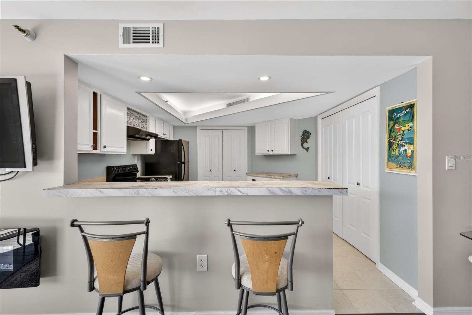 Image 10 of 44 For 690 Island Way 911