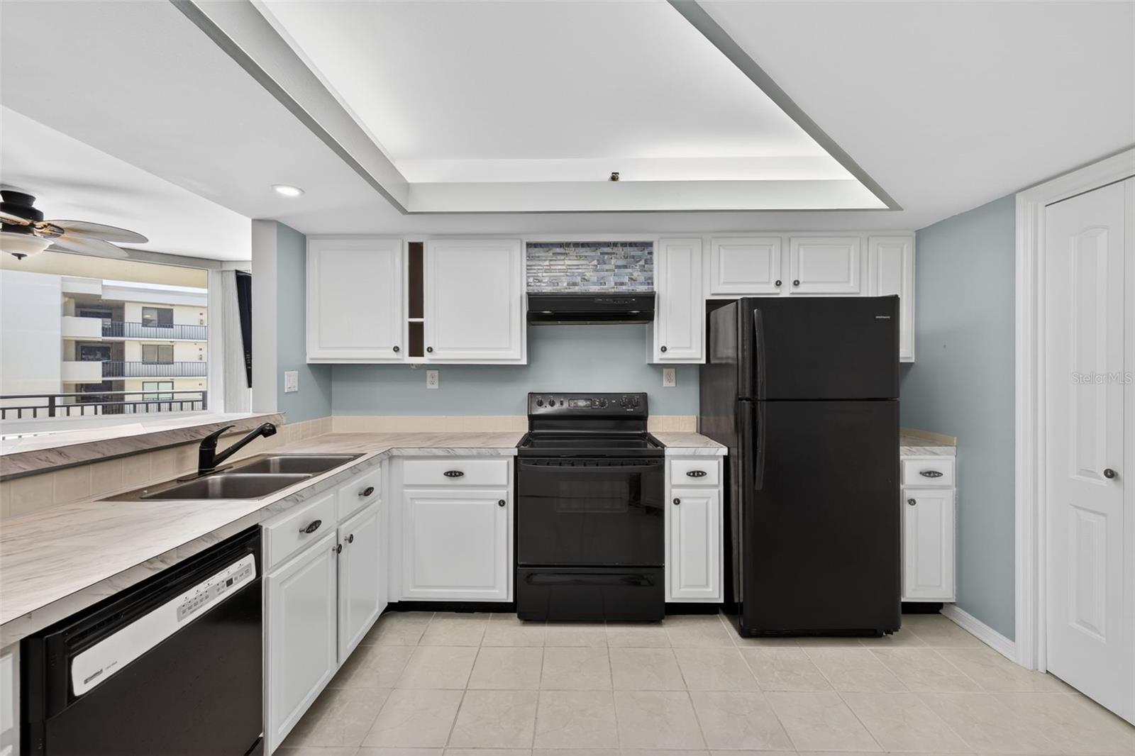 Image 16 of 44 For 690 Island Way 911