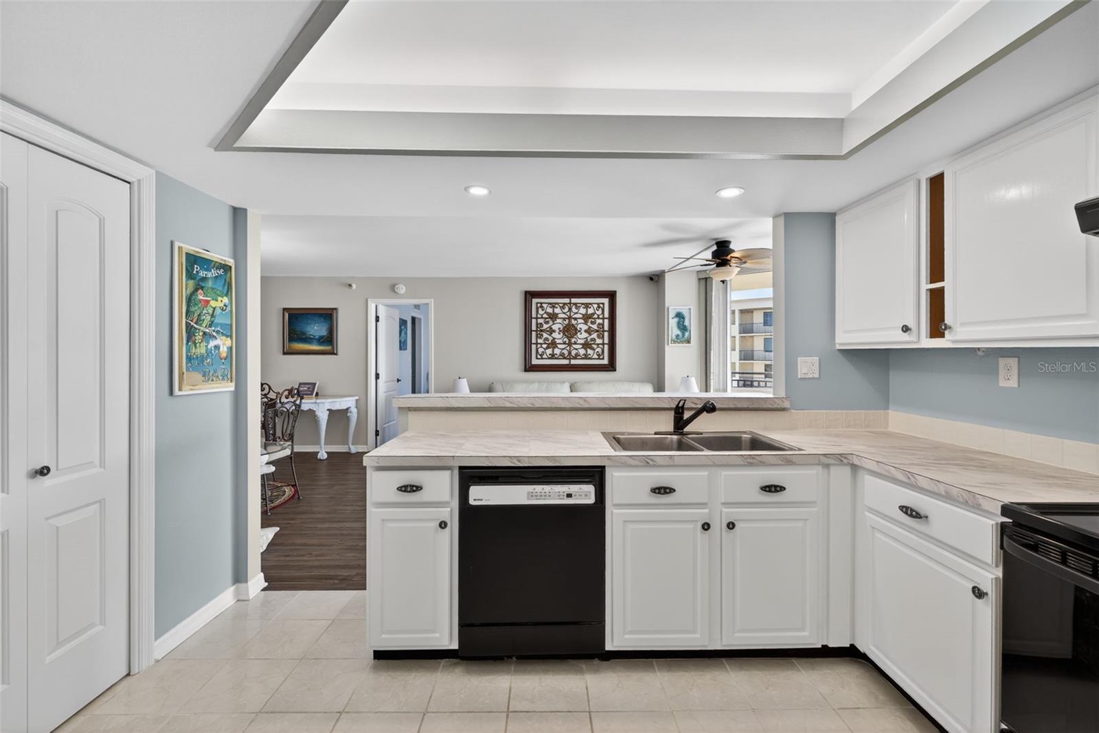 Image 17 of 44 For 690 Island Way 911