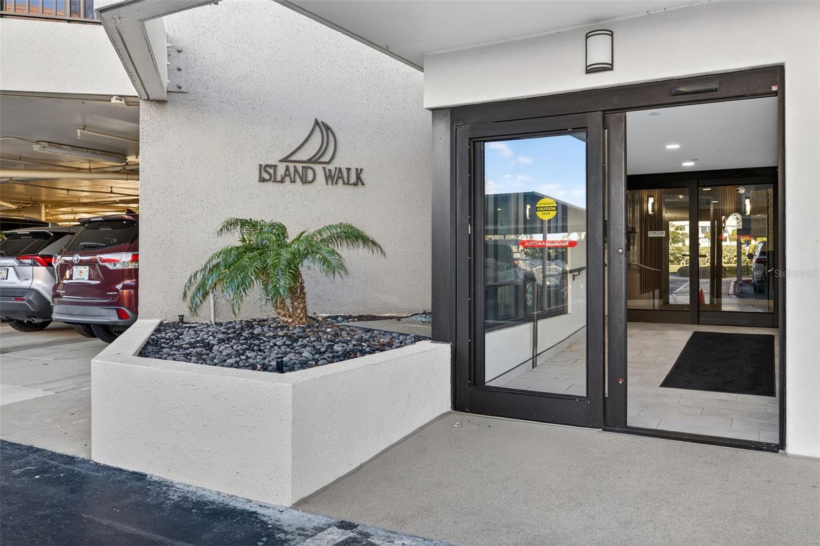 Image 2 of 44 For 690 Island Way 911