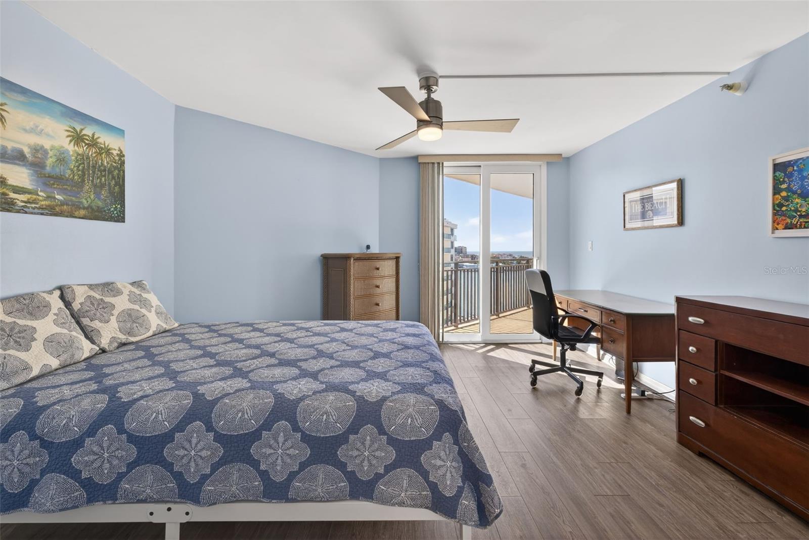 Image 21 of 44 For 690 Island Way 911