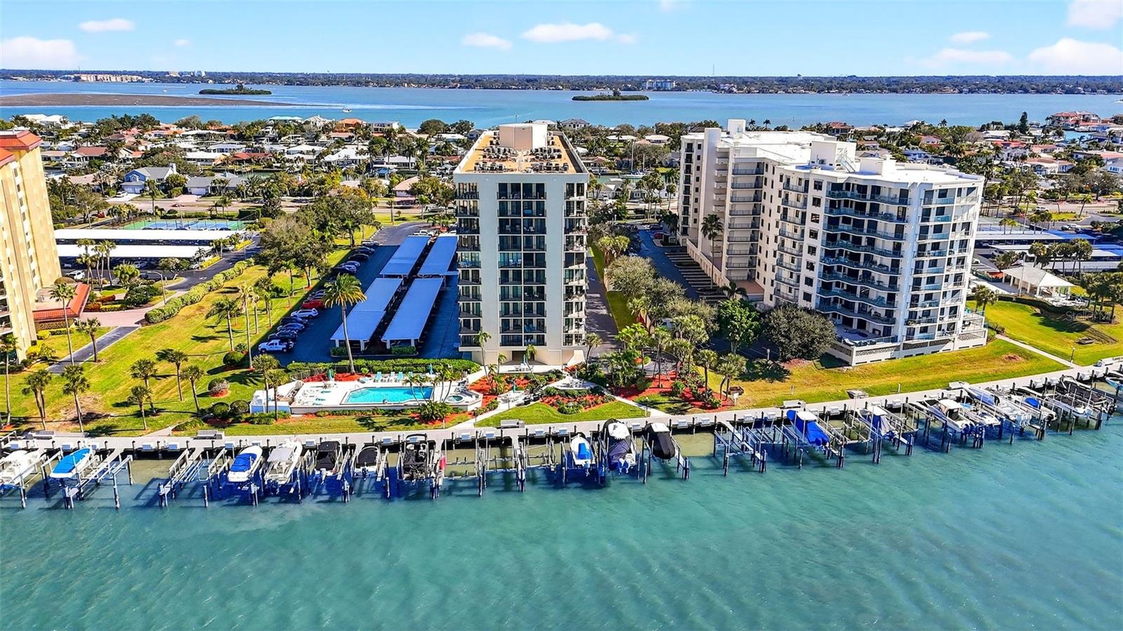 Image 29 of 44 For 690 Island Way 911