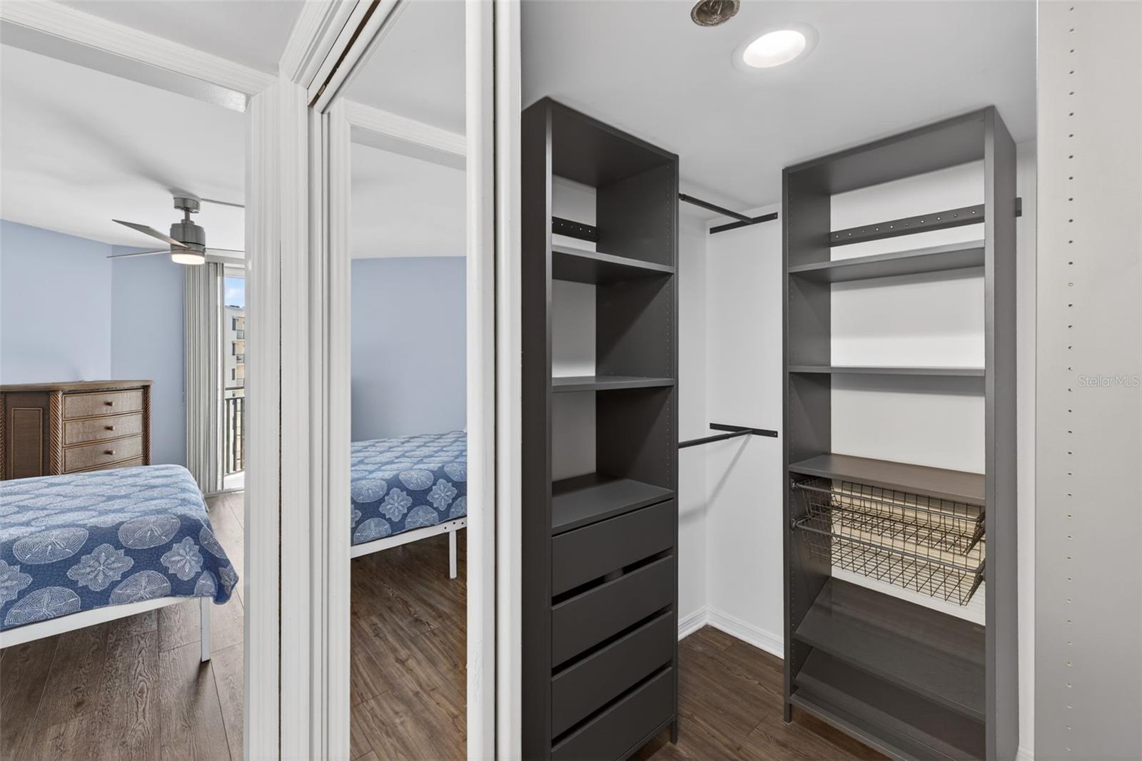 Image 36 of 44 For 690 Island Way 911