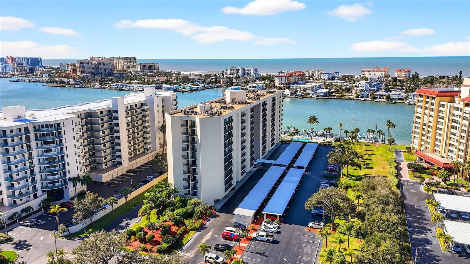 Image 37 of 44 For 690 Island Way 911