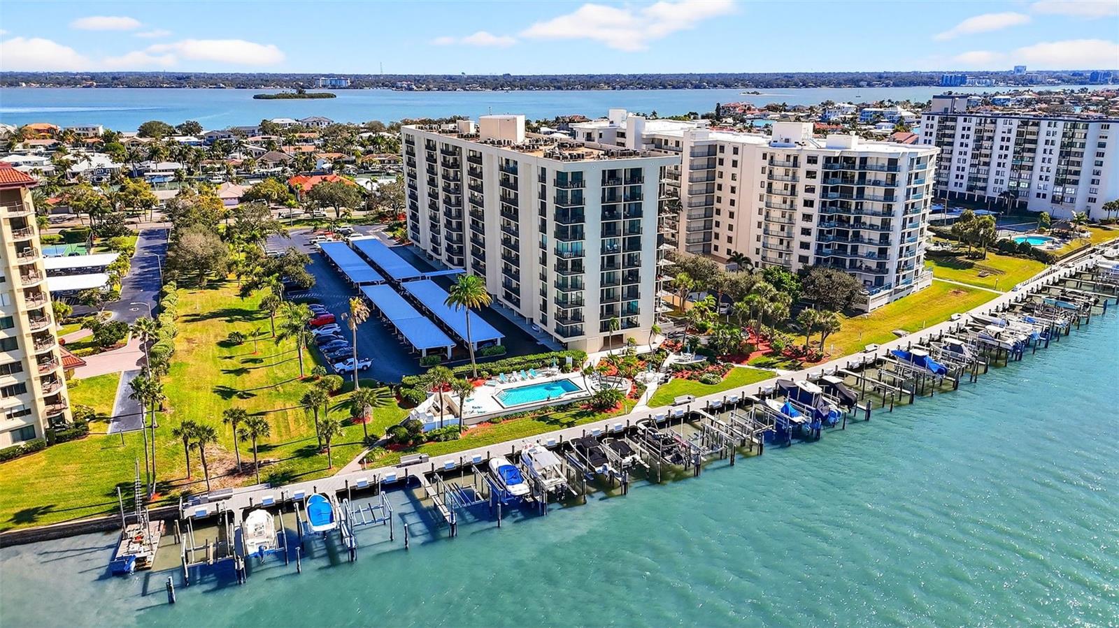 Image 40 of 44 For 690 Island Way 911