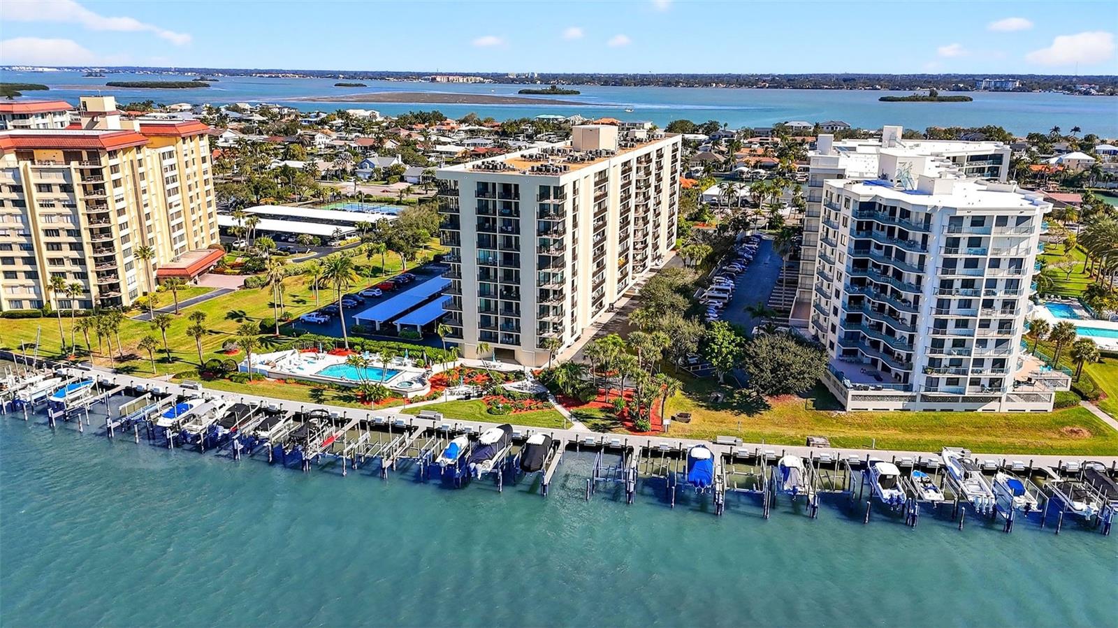 Image 41 of 44 For 690 Island Way 911