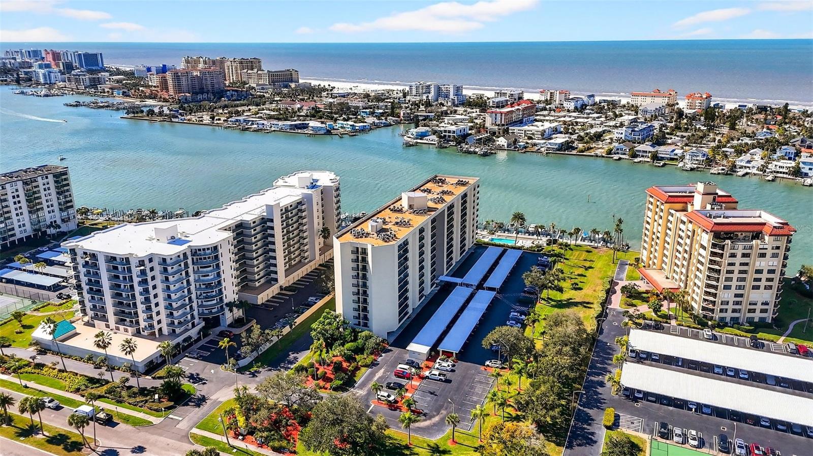 Image 42 of 44 For 690 Island Way 911