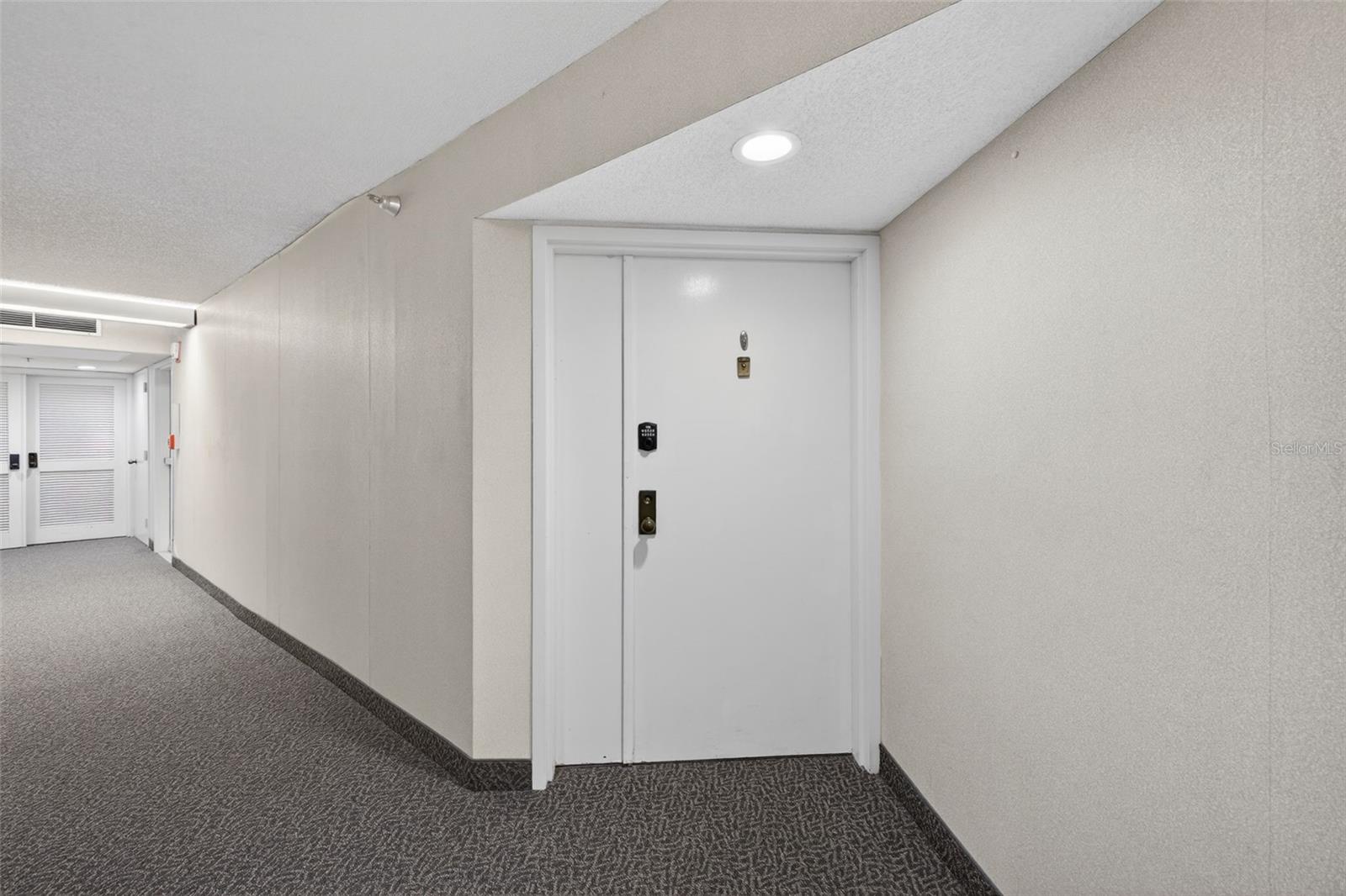 Image 5 of 44 For 690 Island Way 911