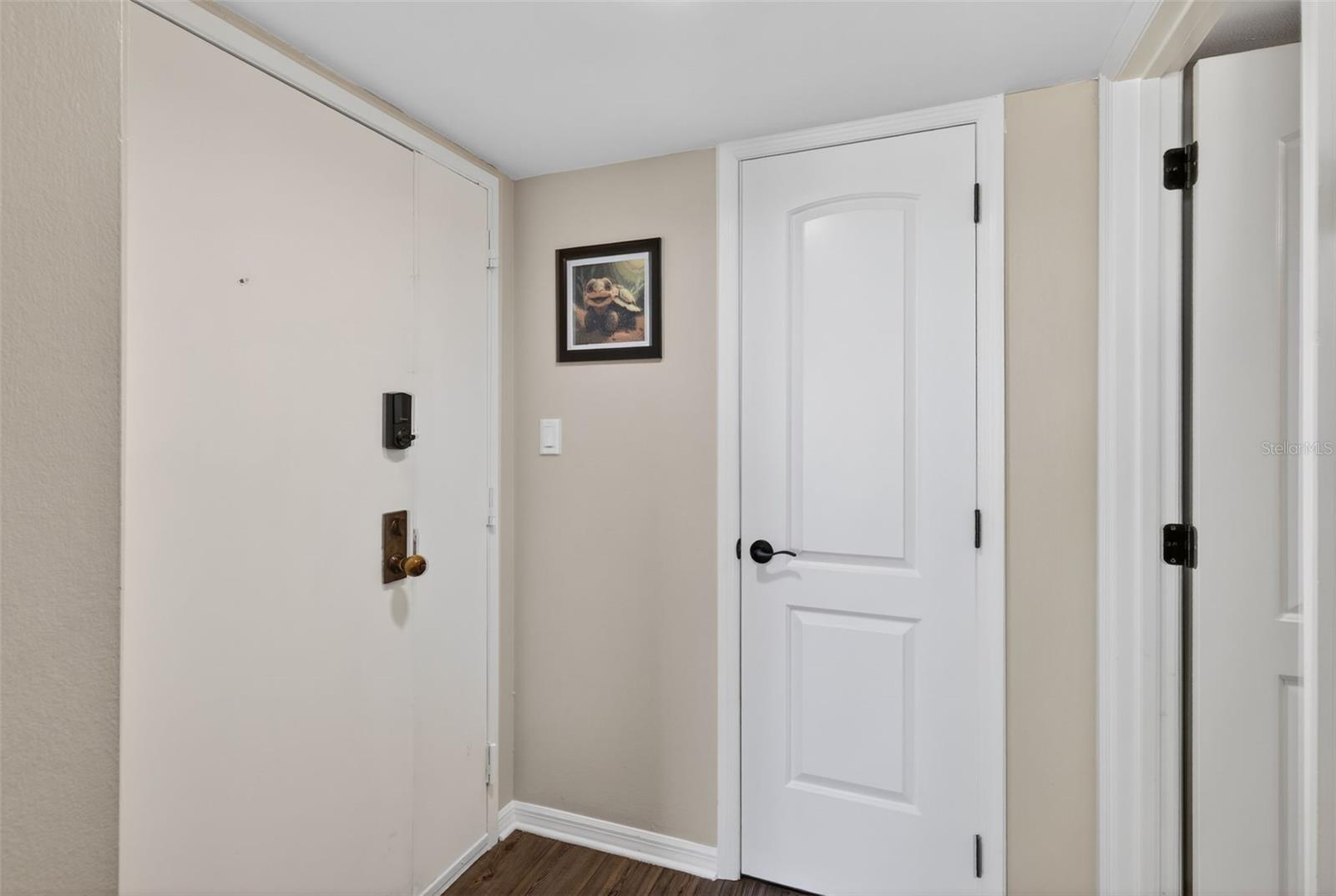 Image 6 of 44 For 690 Island Way 911