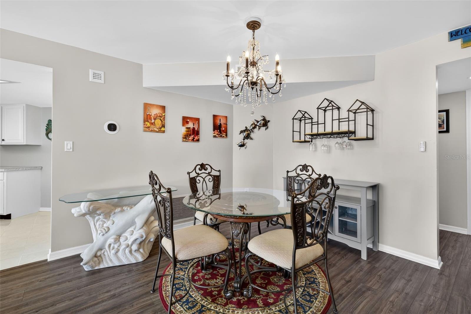 Image 7 of 44 For 690 Island Way 911