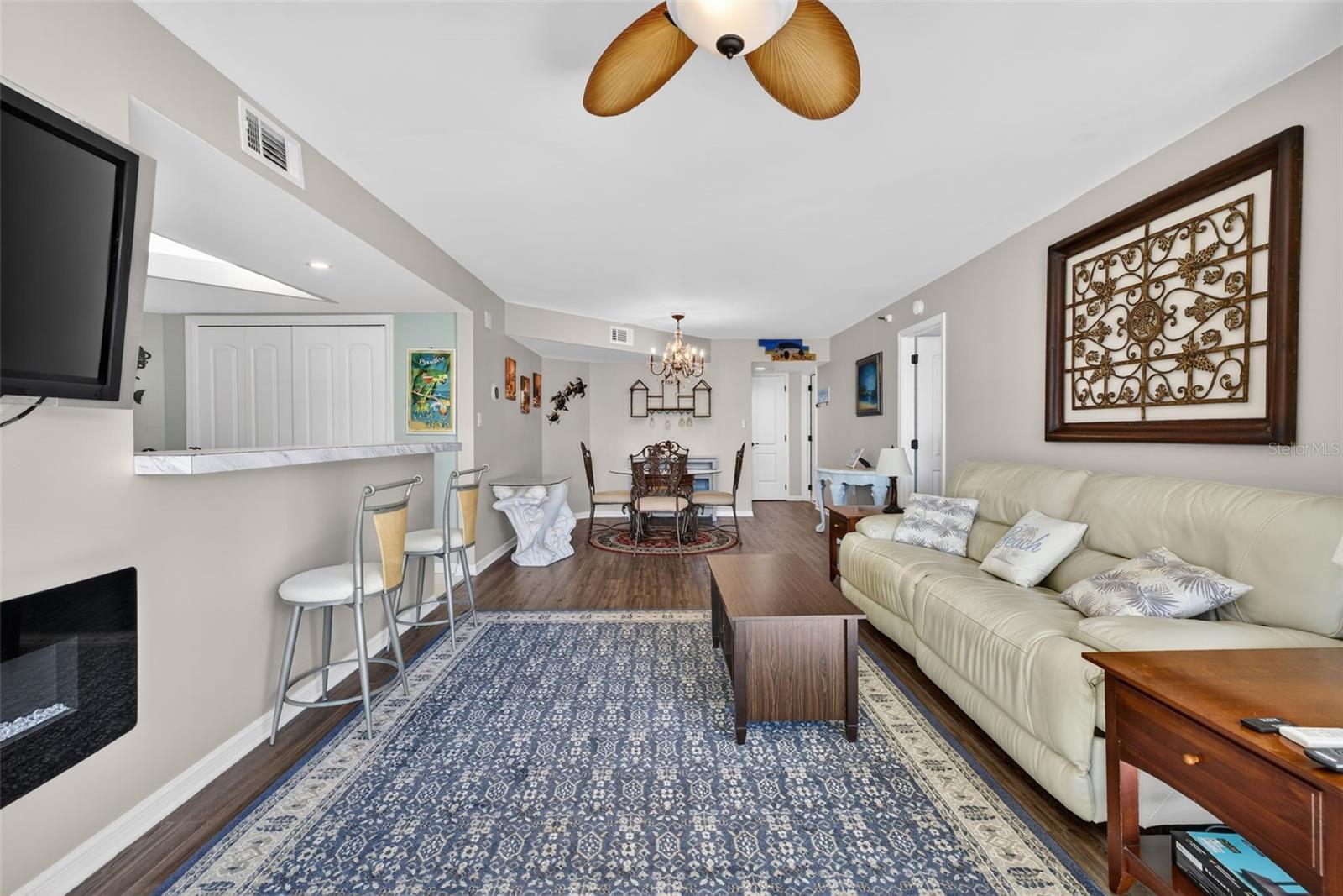 Image 8 of 44 For 690 Island Way 911