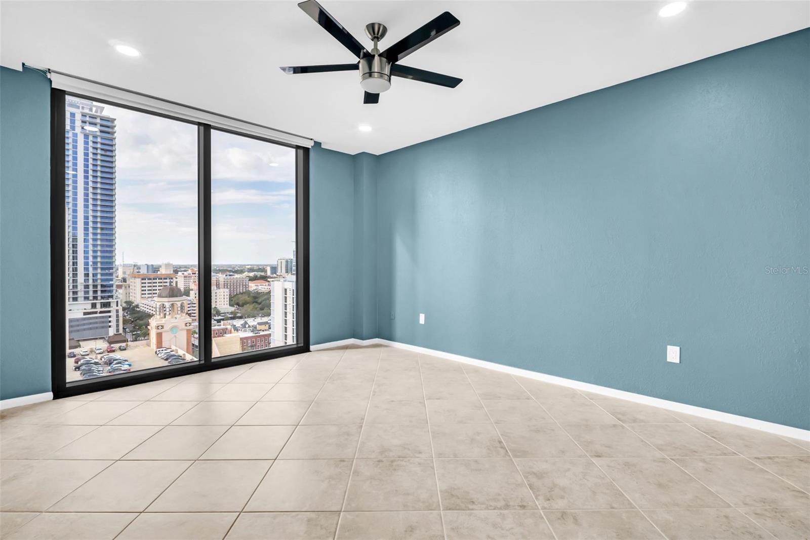 Image 16 of 40 For 1 Beach Drive Se 1910