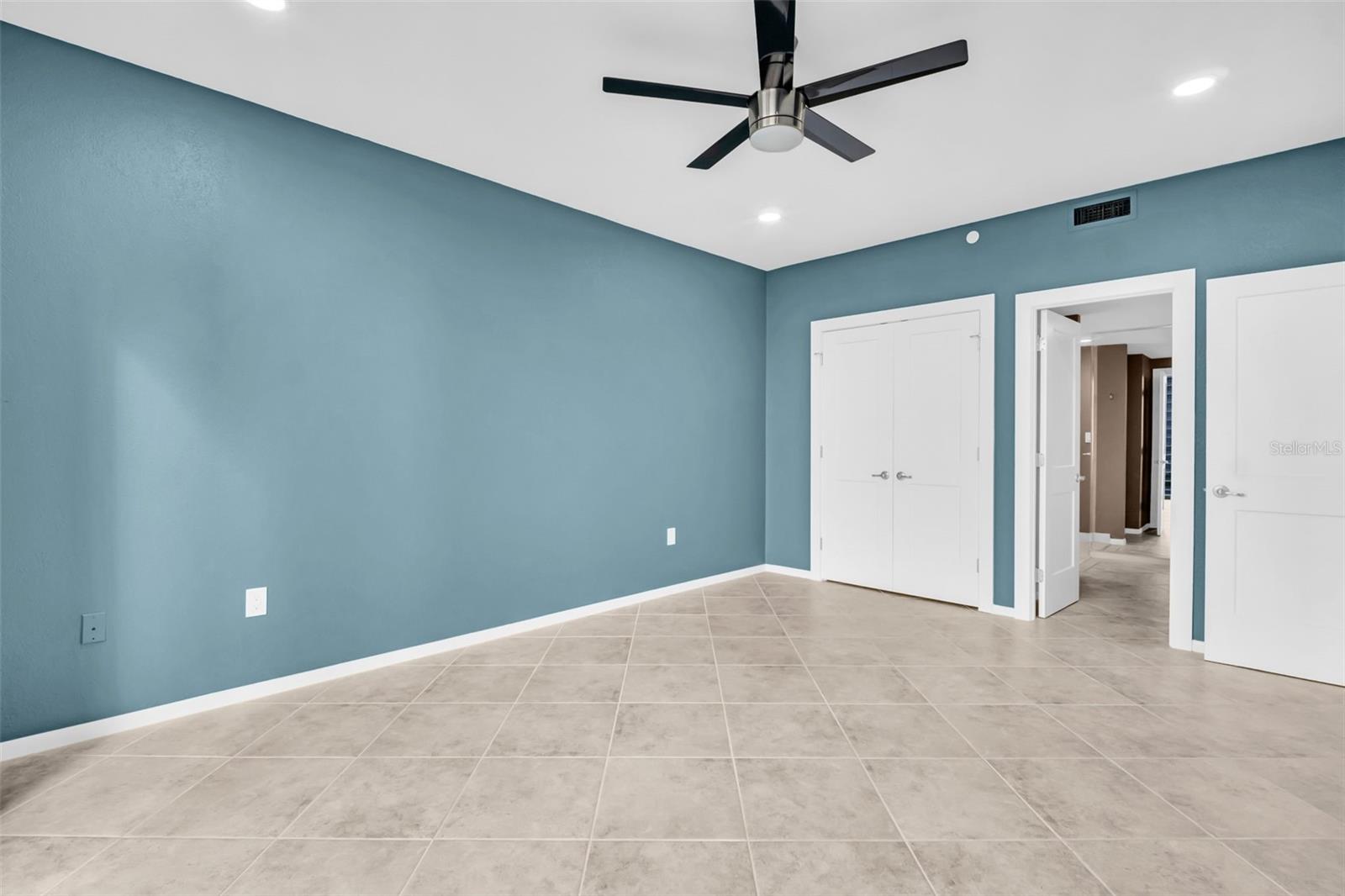 Image 17 of 40 For 1 Beach Drive Se 1910