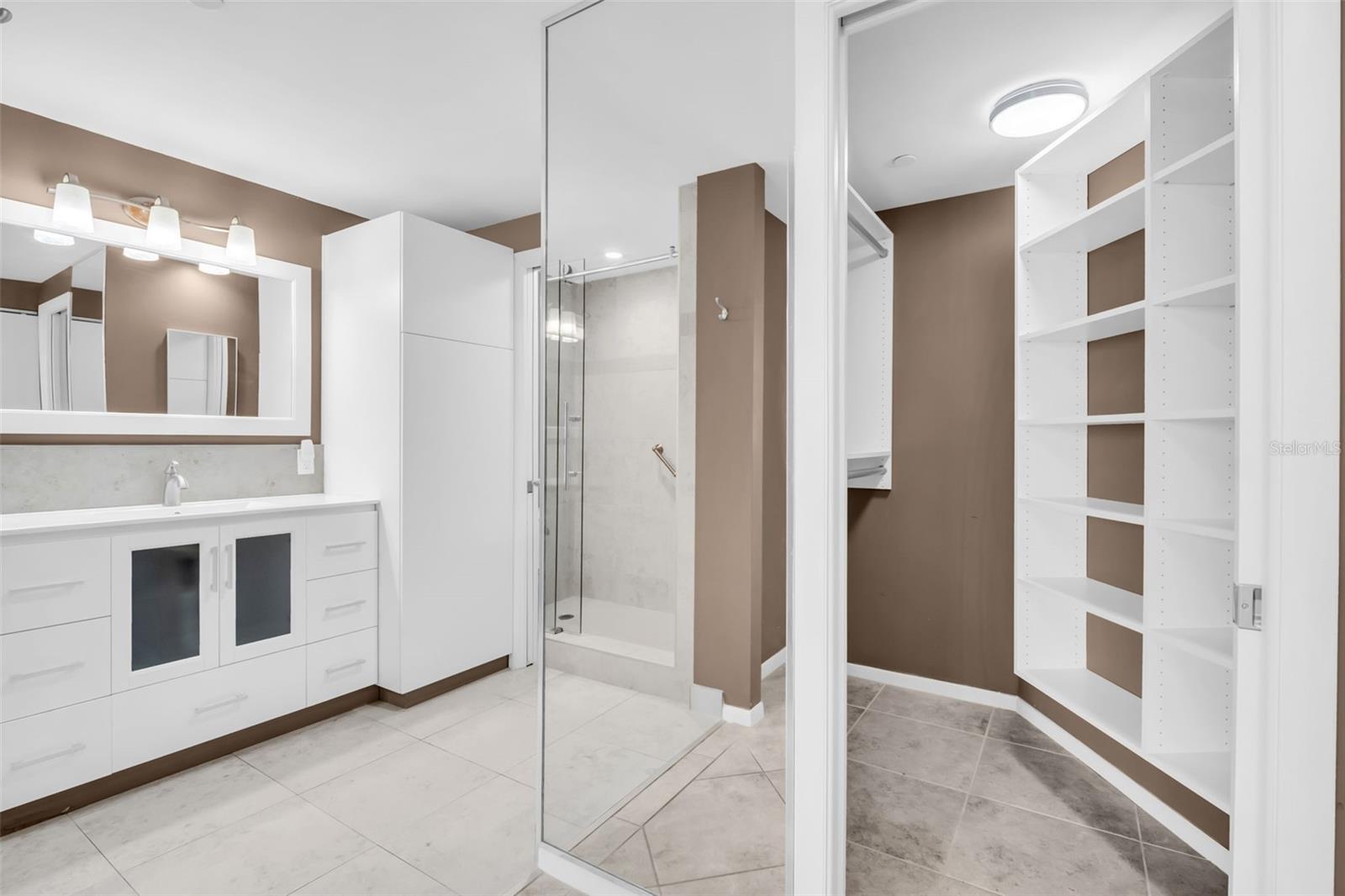 Image 21 of 40 For 1 Beach Drive Se 1910