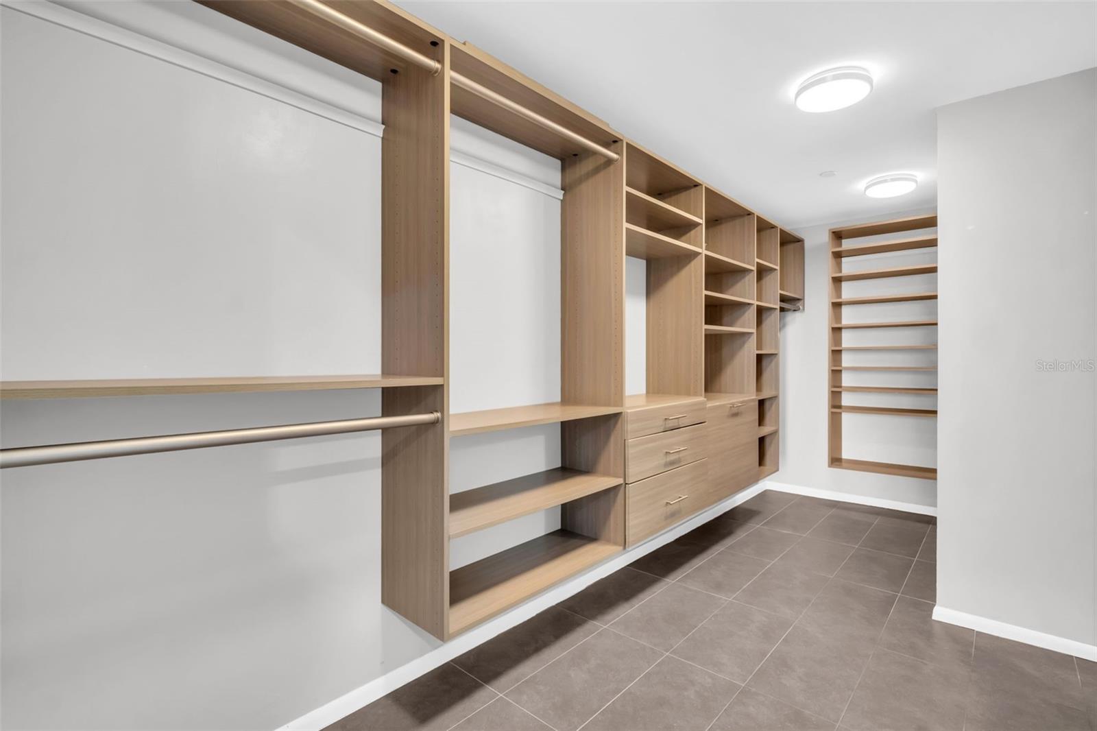 Image 27 of 40 For 1 Beach Drive Se 1910