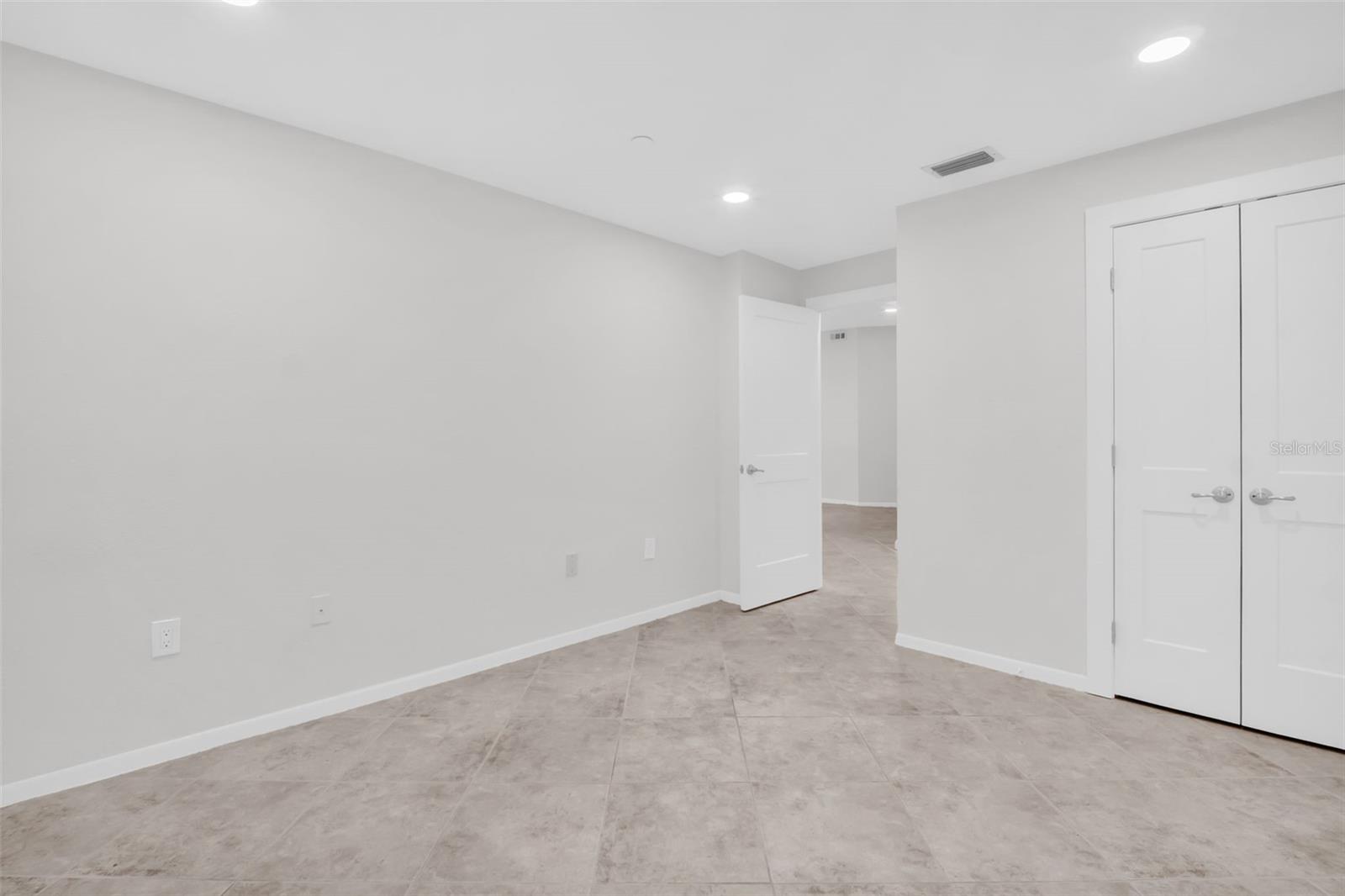 Image 30 of 40 For 1 Beach Drive Se 1910