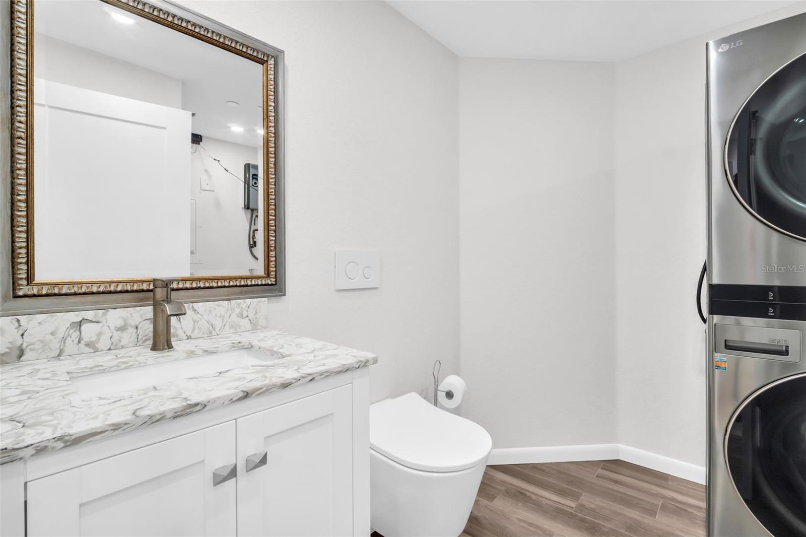 Image 32 of 40 For 1 Beach Drive Se 1910