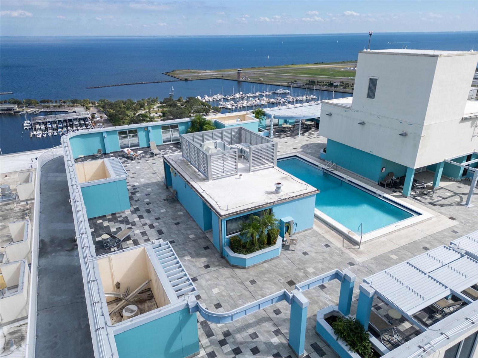 Image 34 of 40 For 1 Beach Drive Se 1910