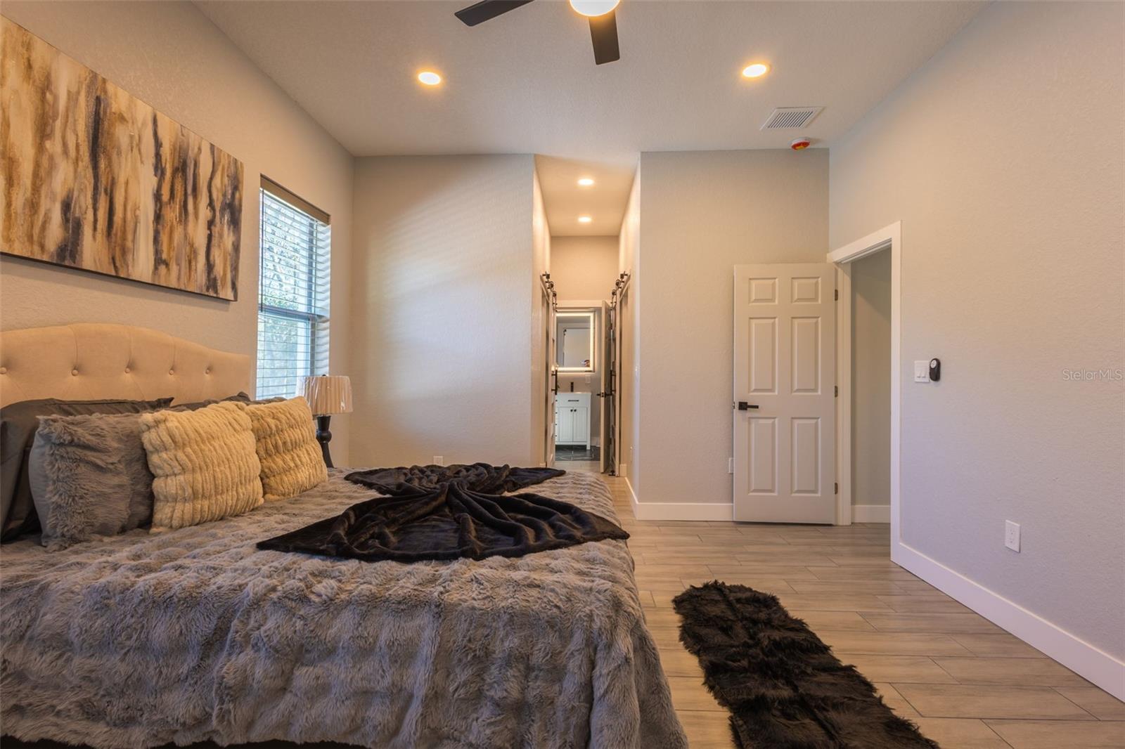 Image 19 of 51 For 9912 Golden Loop