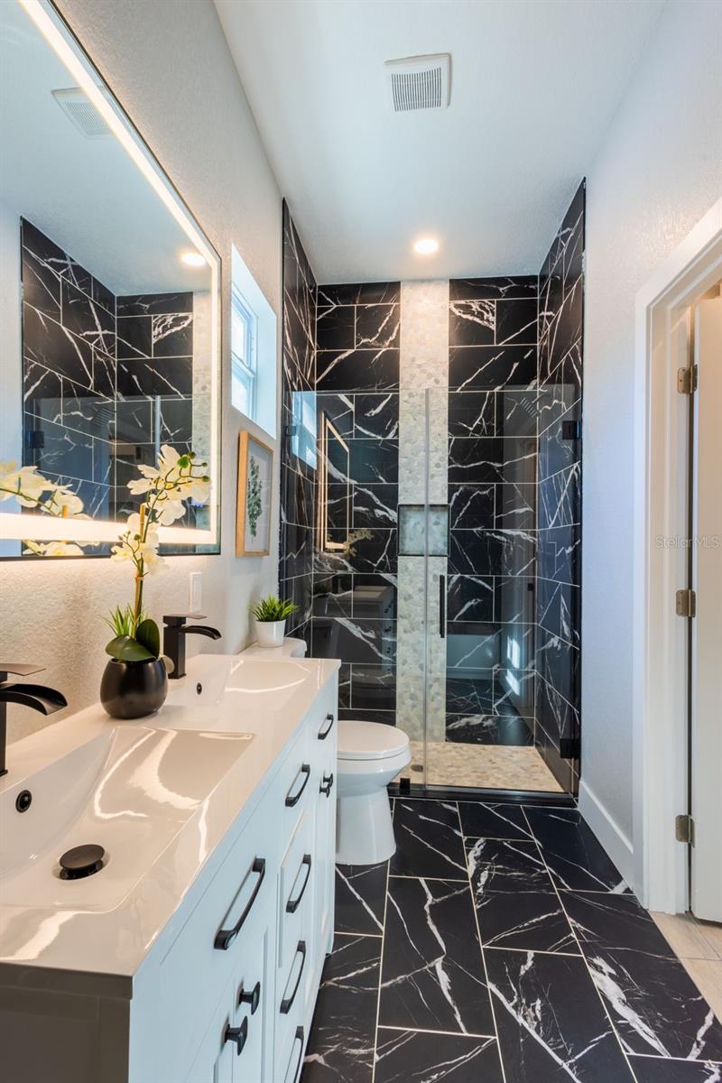 Image 25 of 51 For 9912 Golden Loop