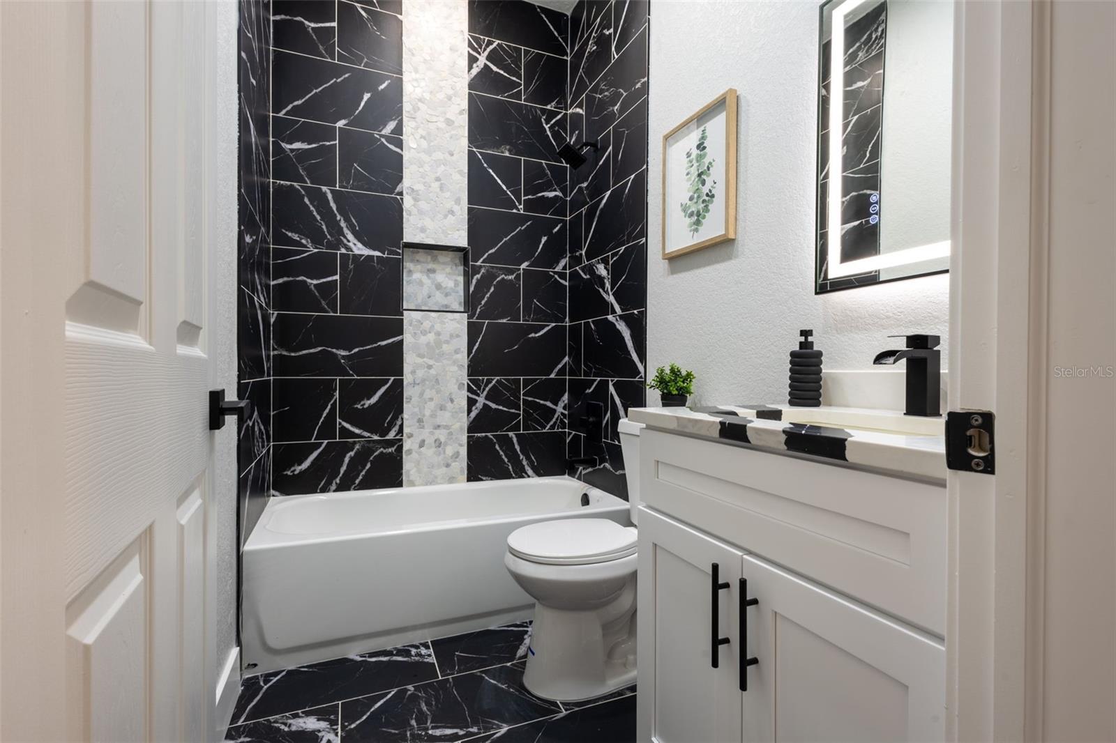 Image 31 of 51 For 9912 Golden Loop