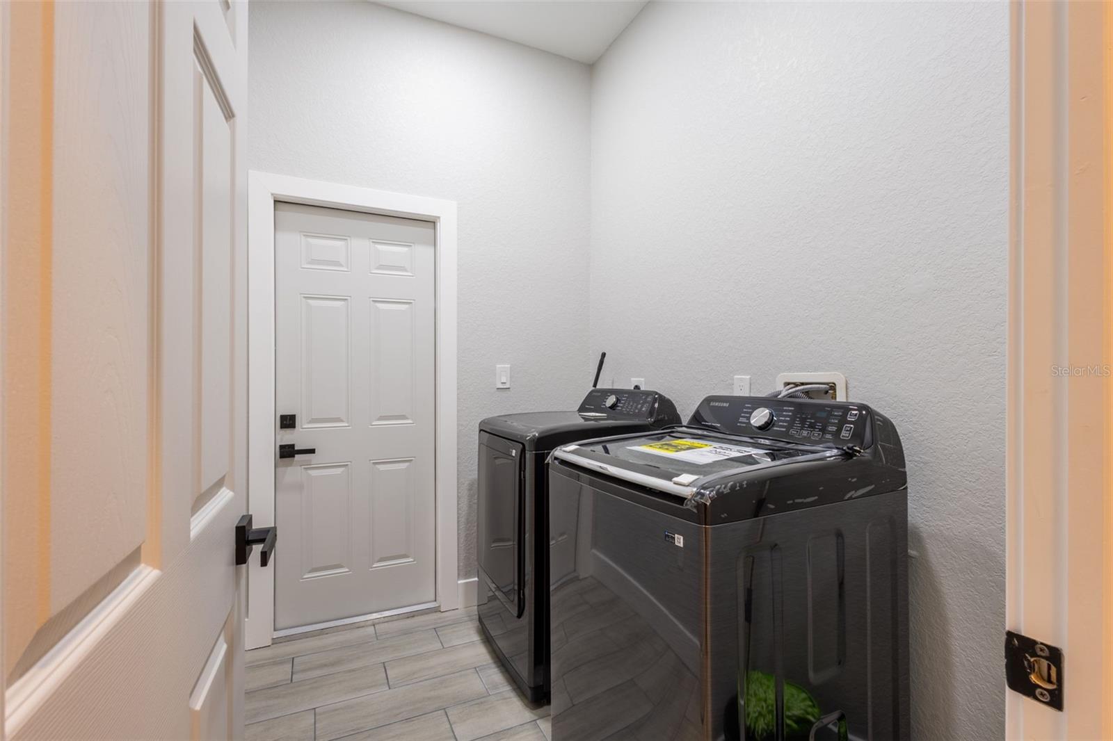 Image 36 of 51 For 9912 Golden Loop