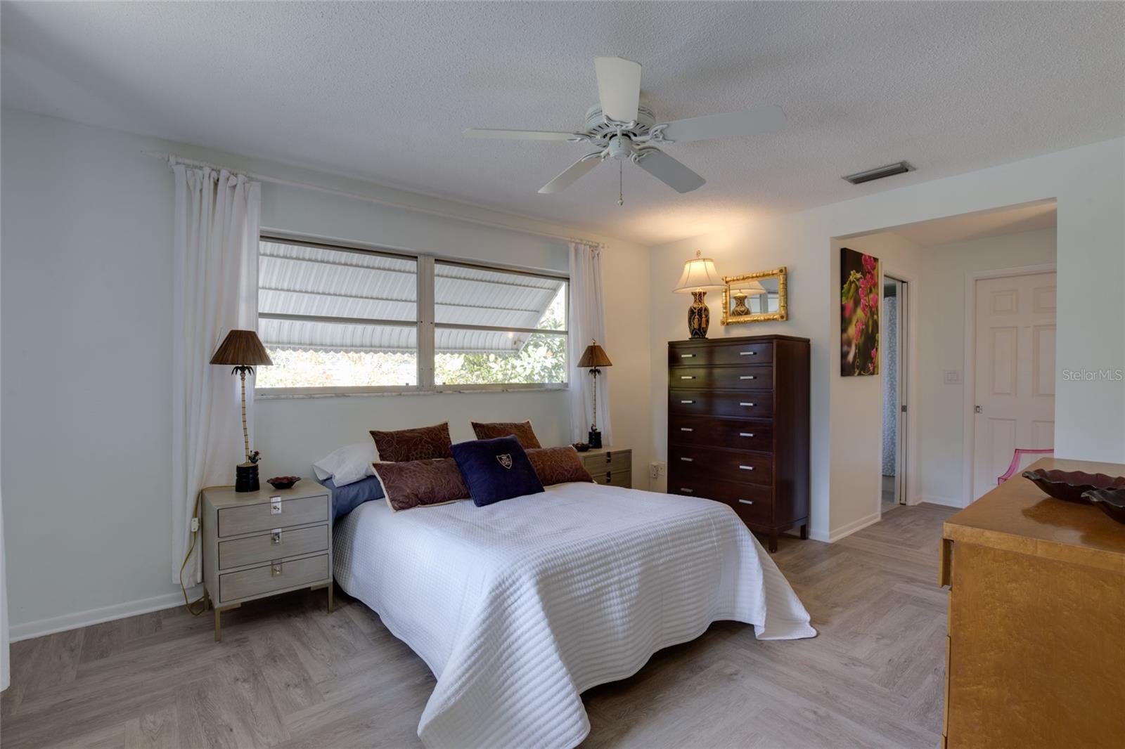 Image 12 of 25 For 511 Crystal Beach Avenue