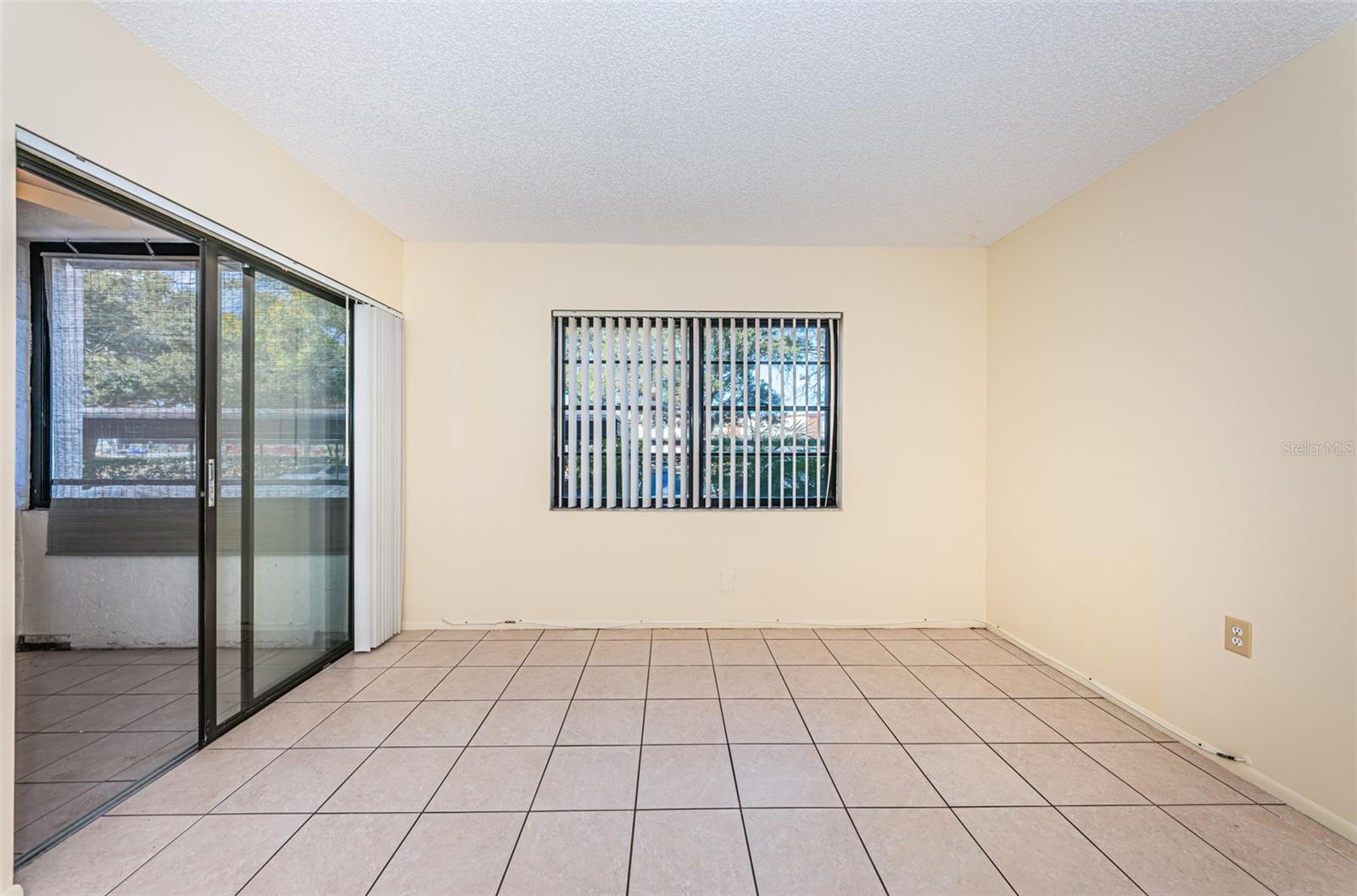 Image 19 of 79 For 2587 Countryside Boulevard 6109