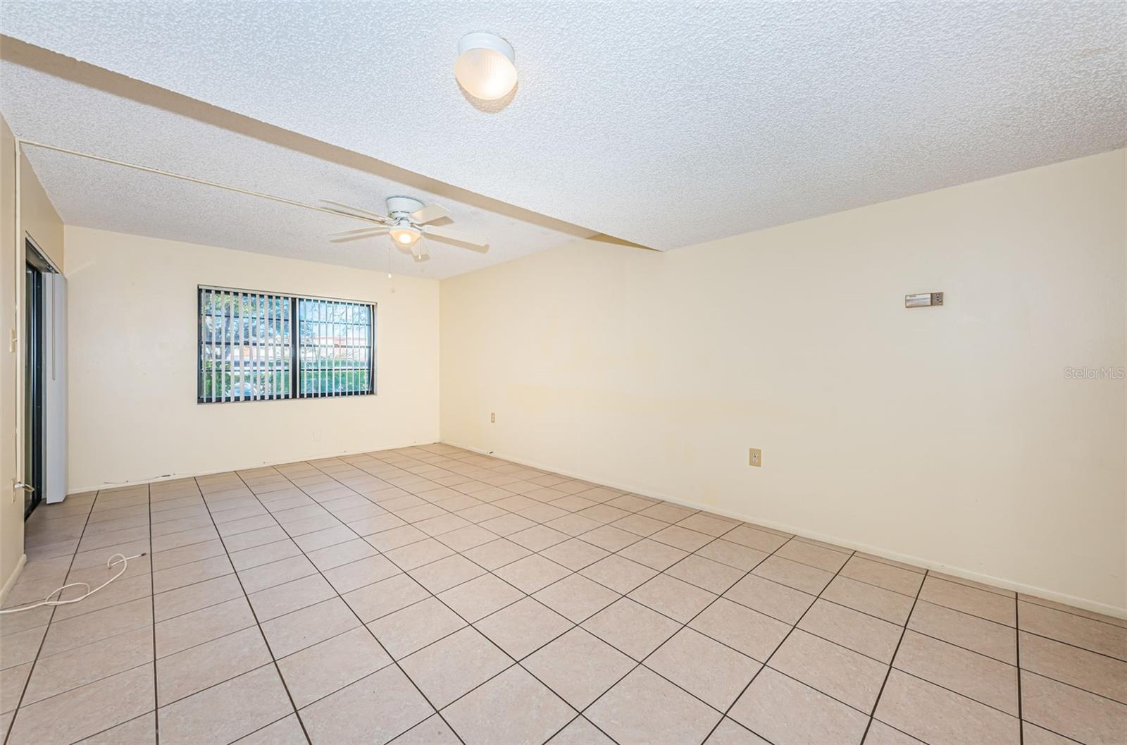 Image 20 of 79 For 2587 Countryside Boulevard 6109