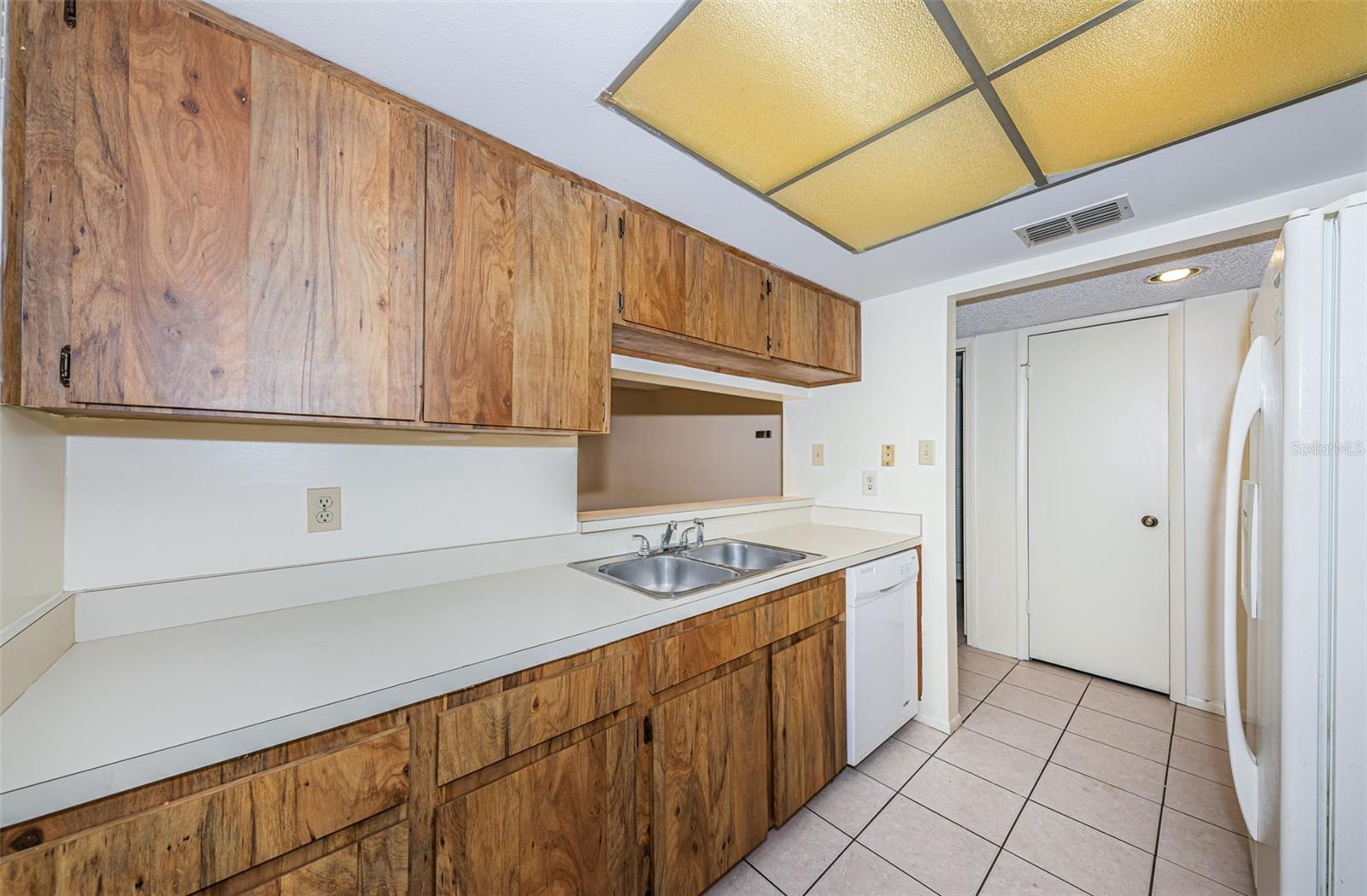 Image 28 of 79 For 2587 Countryside Boulevard 6109