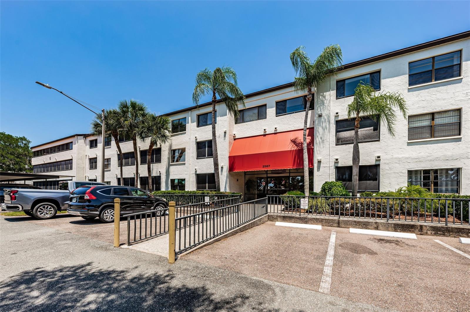 Image 3 of 79 For 2587 Countryside Boulevard 6109