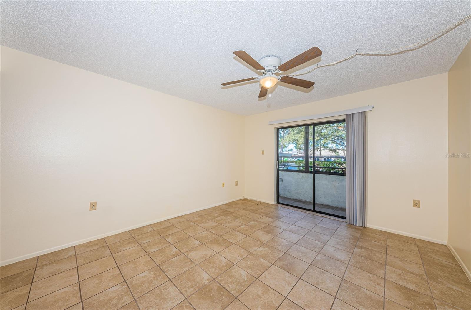 Image 34 of 79 For 2587 Countryside Boulevard 6109