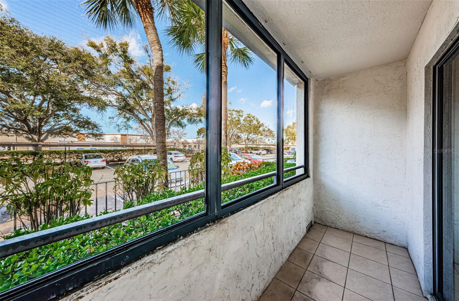 Image 39 of 79 For 2587 Countryside Boulevard 6109