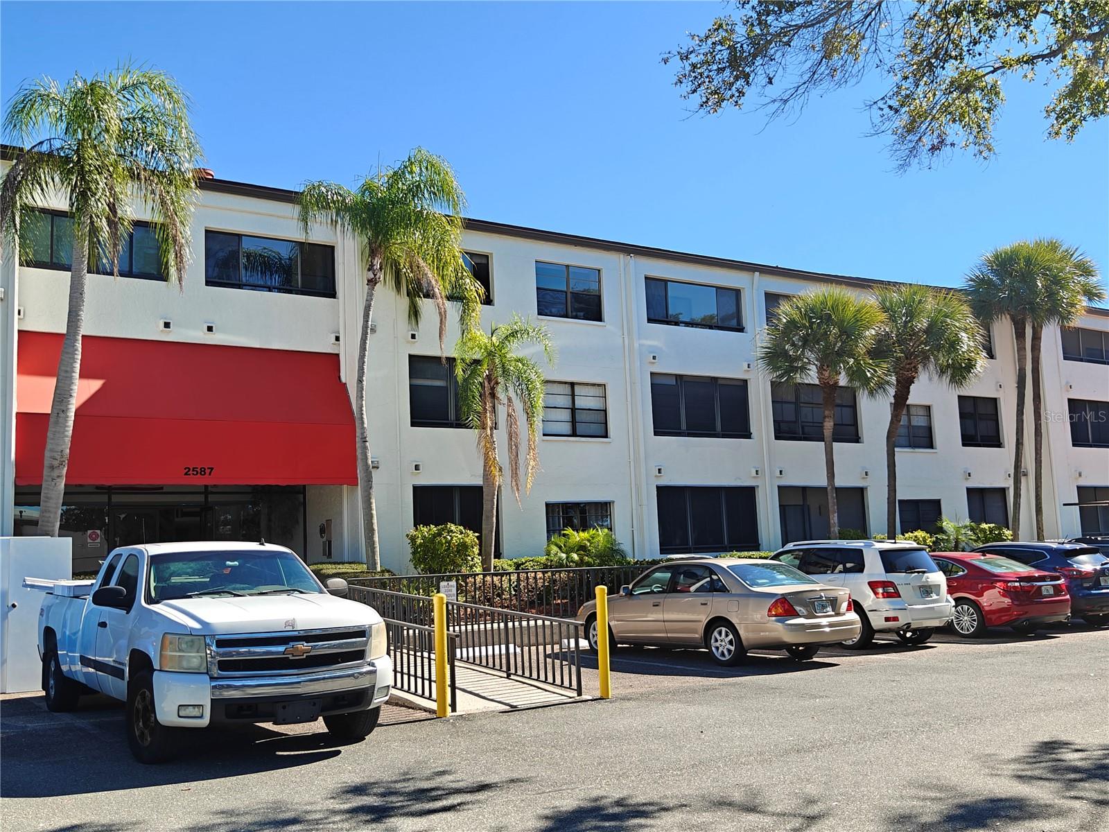 Image 5 of 79 For 2587 Countryside Boulevard 6109