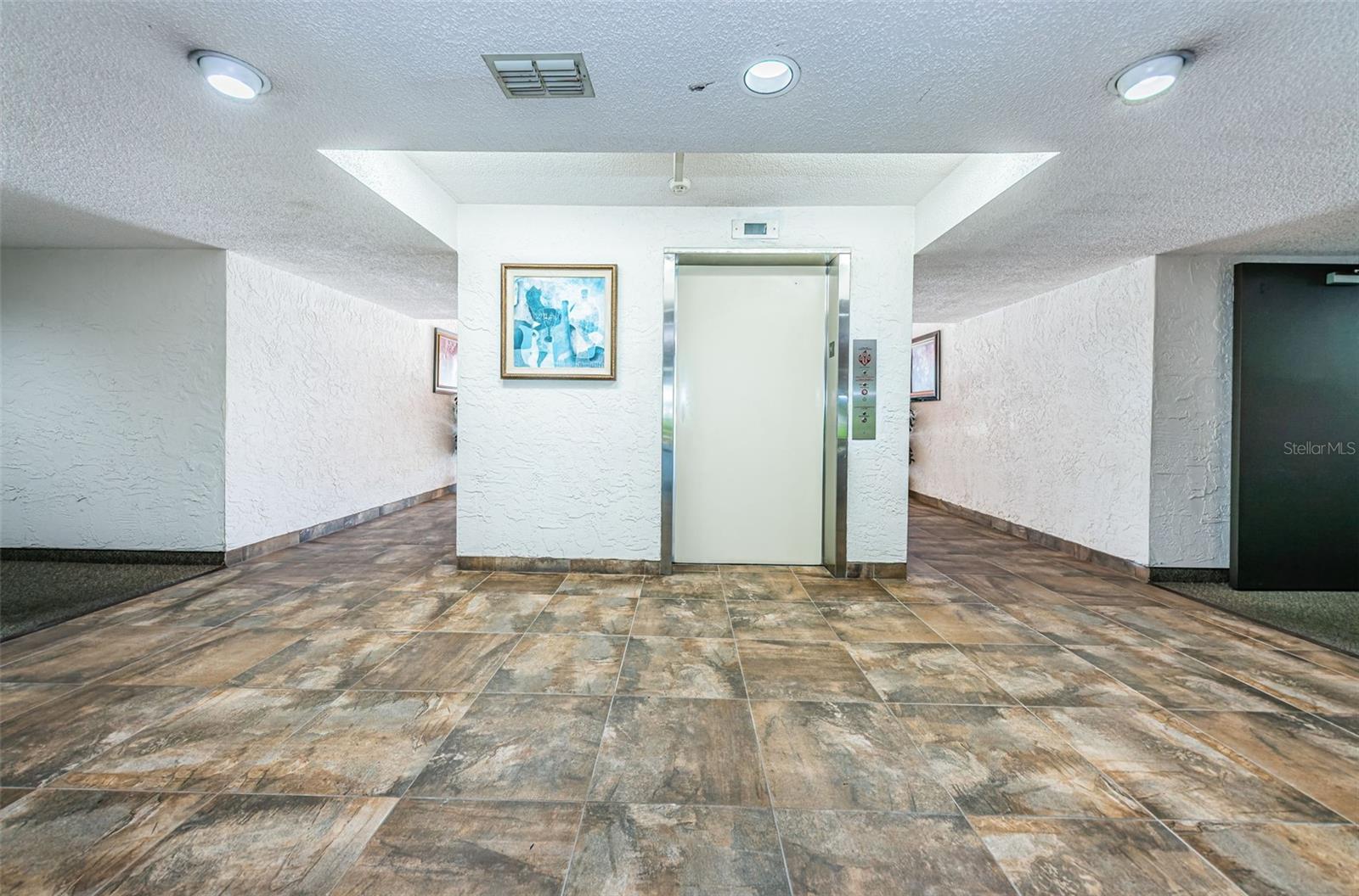 Image 7 of 79 For 2587 Countryside Boulevard 6109