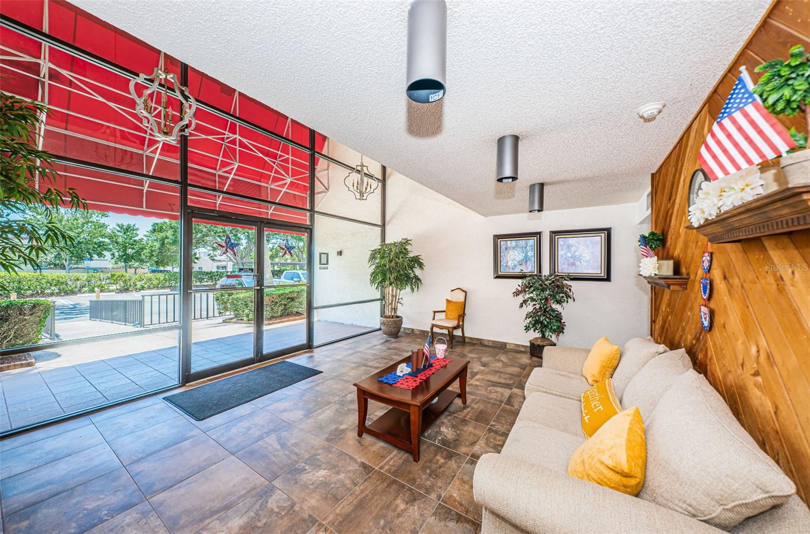 Image 9 of 79 For 2587 Countryside Boulevard 6109