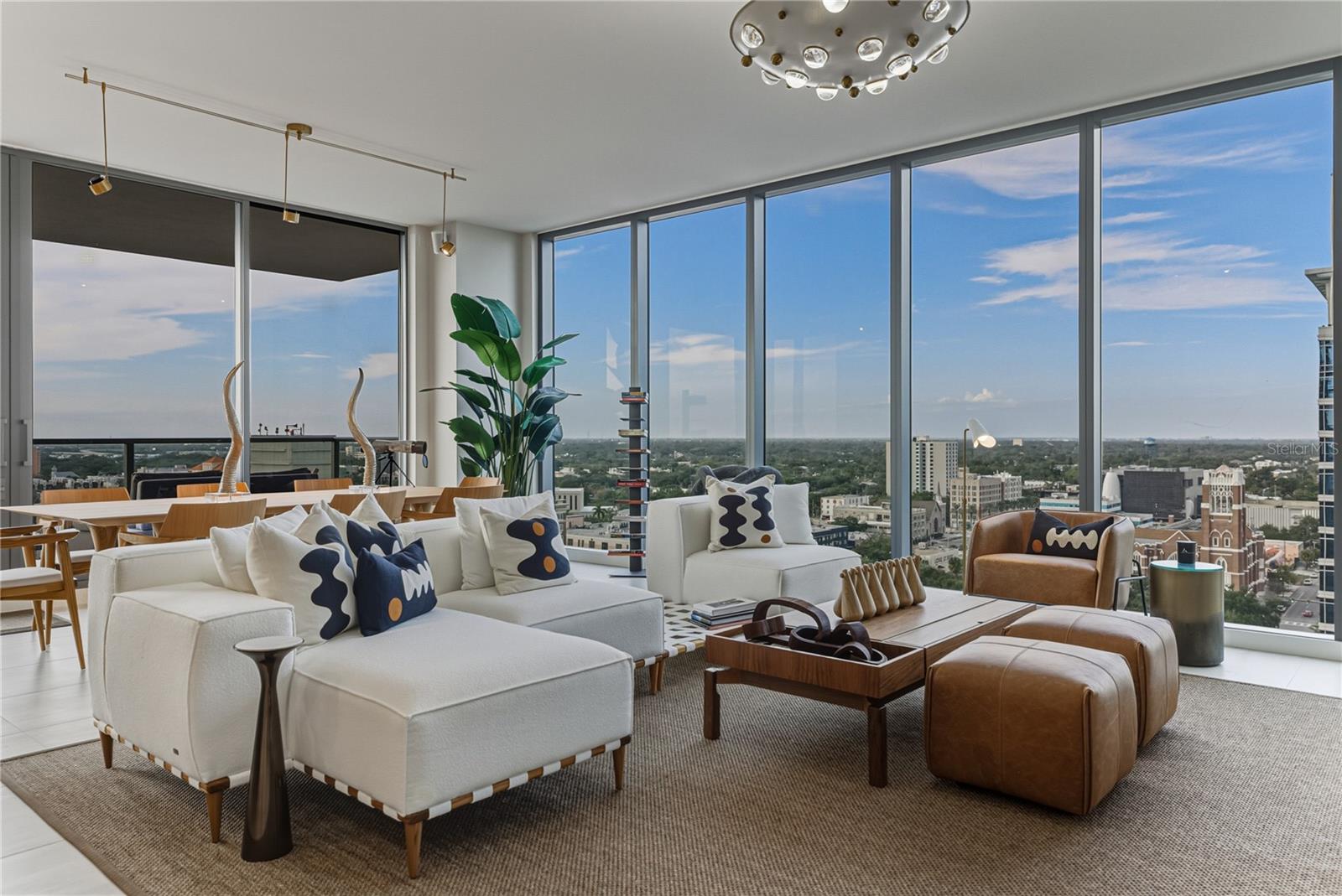 Image 11 of 100 For 275 1st Avenue S 1701