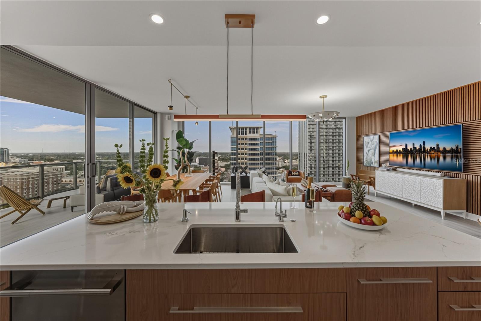 Image 23 of 100 For 275 1st Avenue S 1701