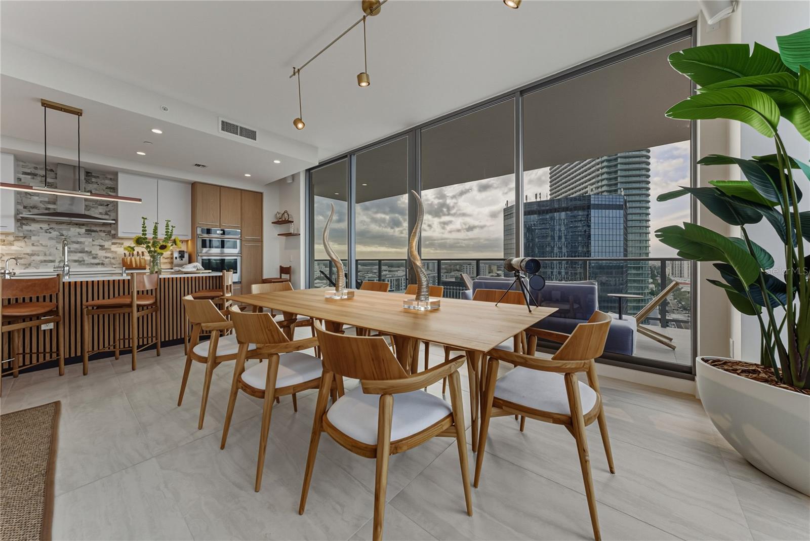 Image 25 of 100 For 275 1st Avenue S 1701