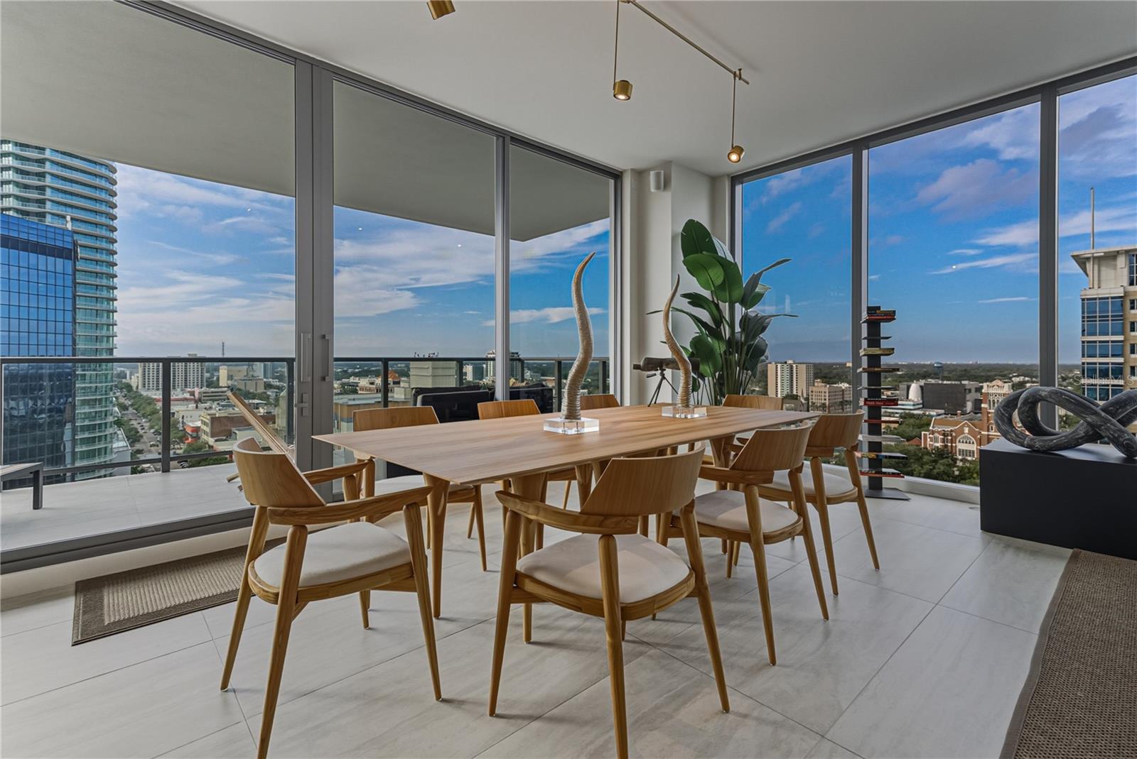 Image 27 of 100 For 275 1st Avenue S 1701