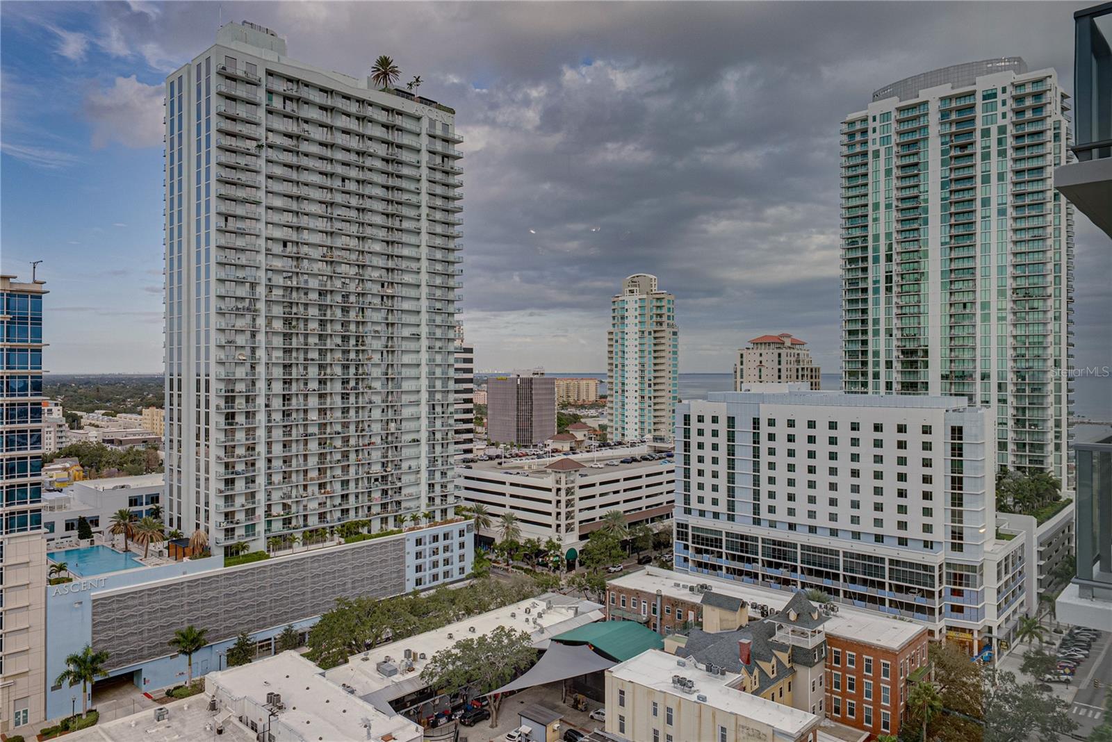 Image 34 of 100 For 275 1st Avenue S 1701