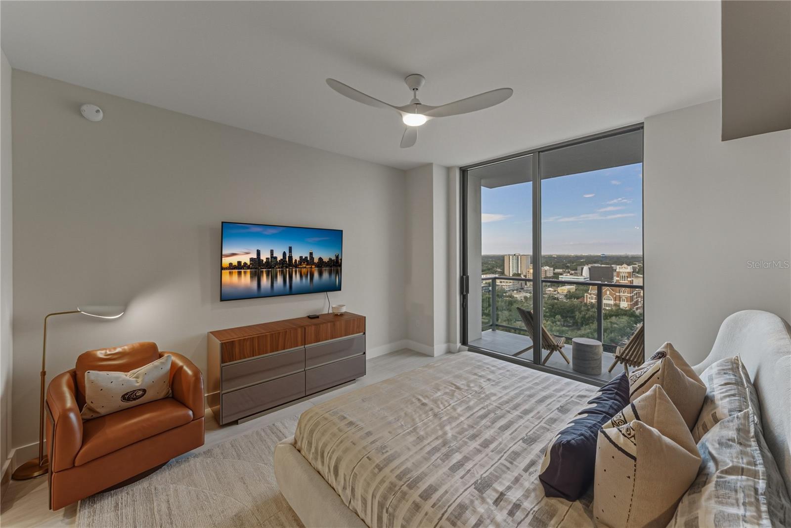 Image 38 of 100 For 275 1st Avenue S 1701