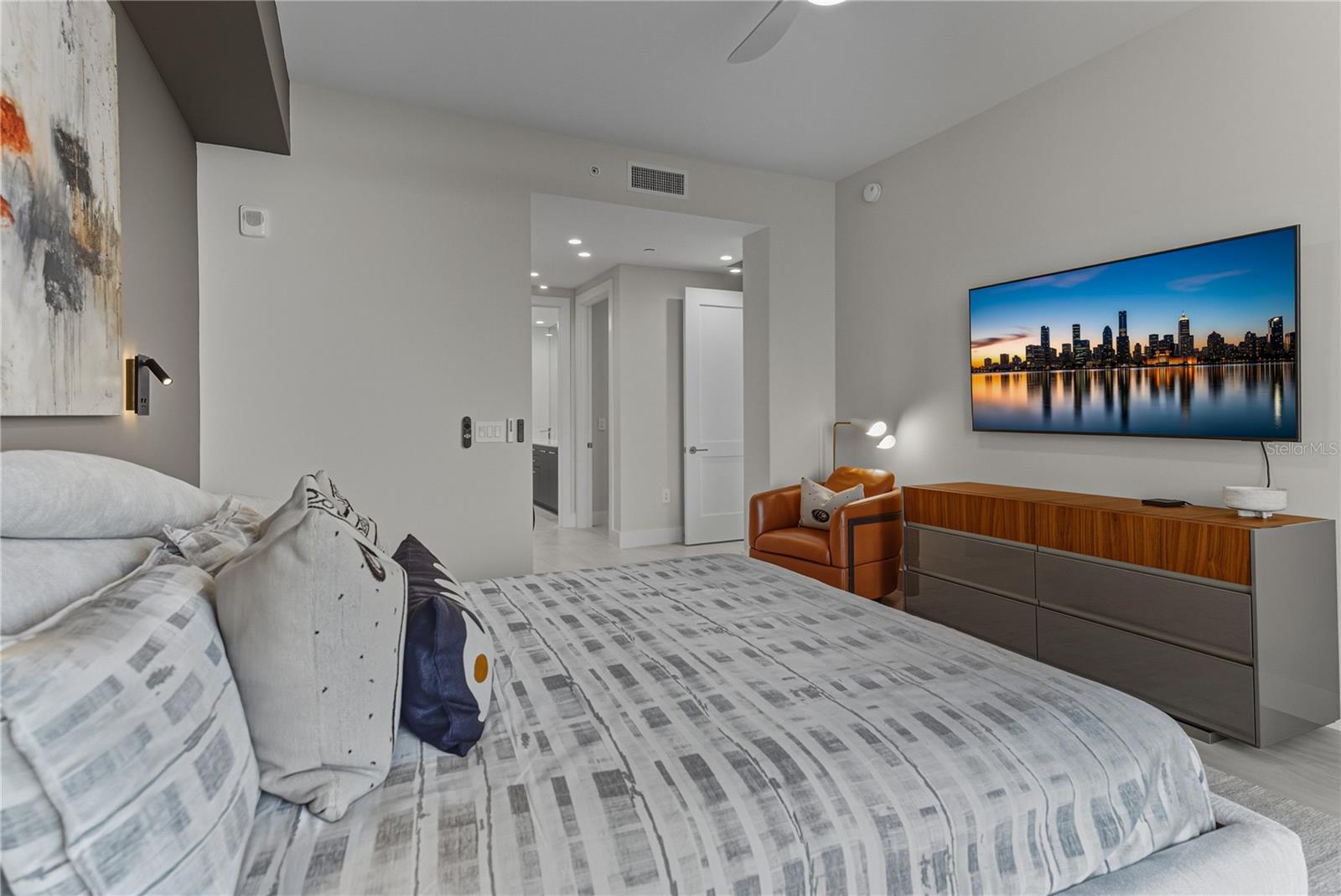 Image 42 of 100 For 275 1st Avenue S 1701