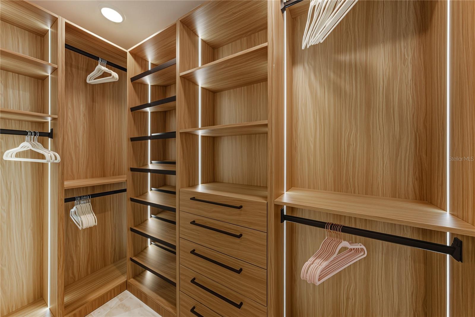 Image 46 of 100 For 275 1st Avenue S 1701