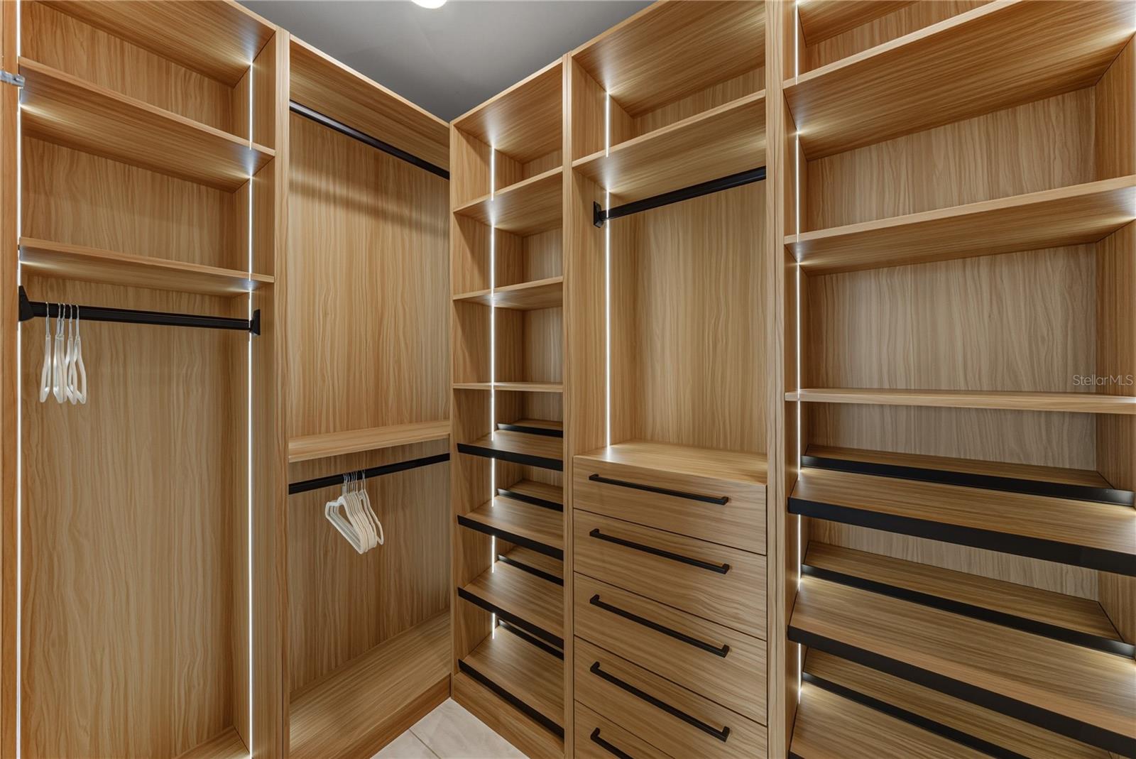 Image 47 of 100 For 275 1st Avenue S 1701