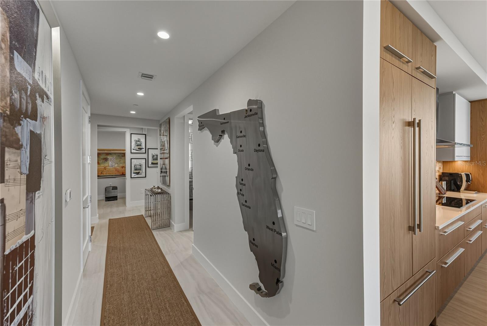 Image 7 of 100 For 275 1st Avenue S 1701