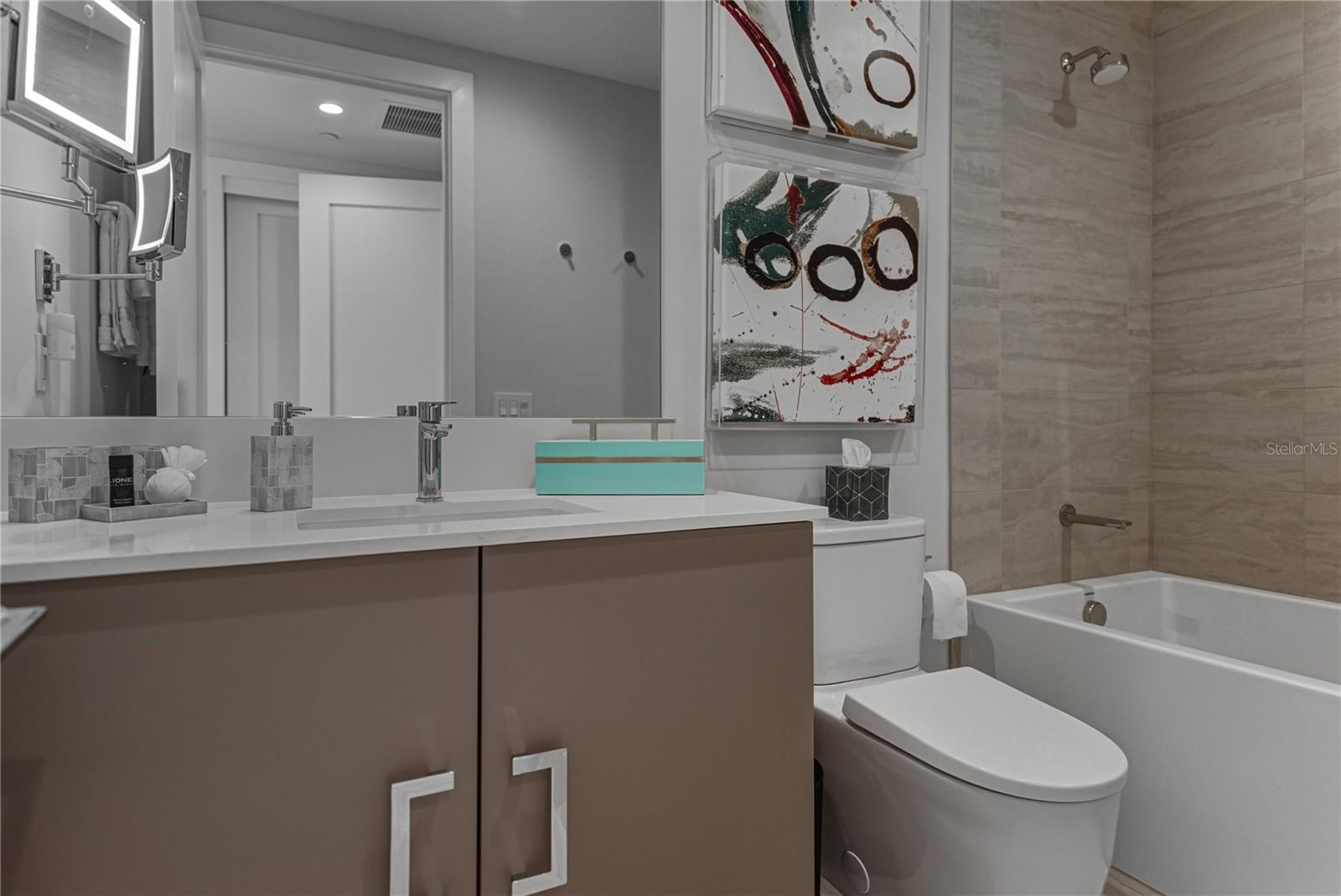 Image 70 of 100 For 275 1st Avenue S 1701